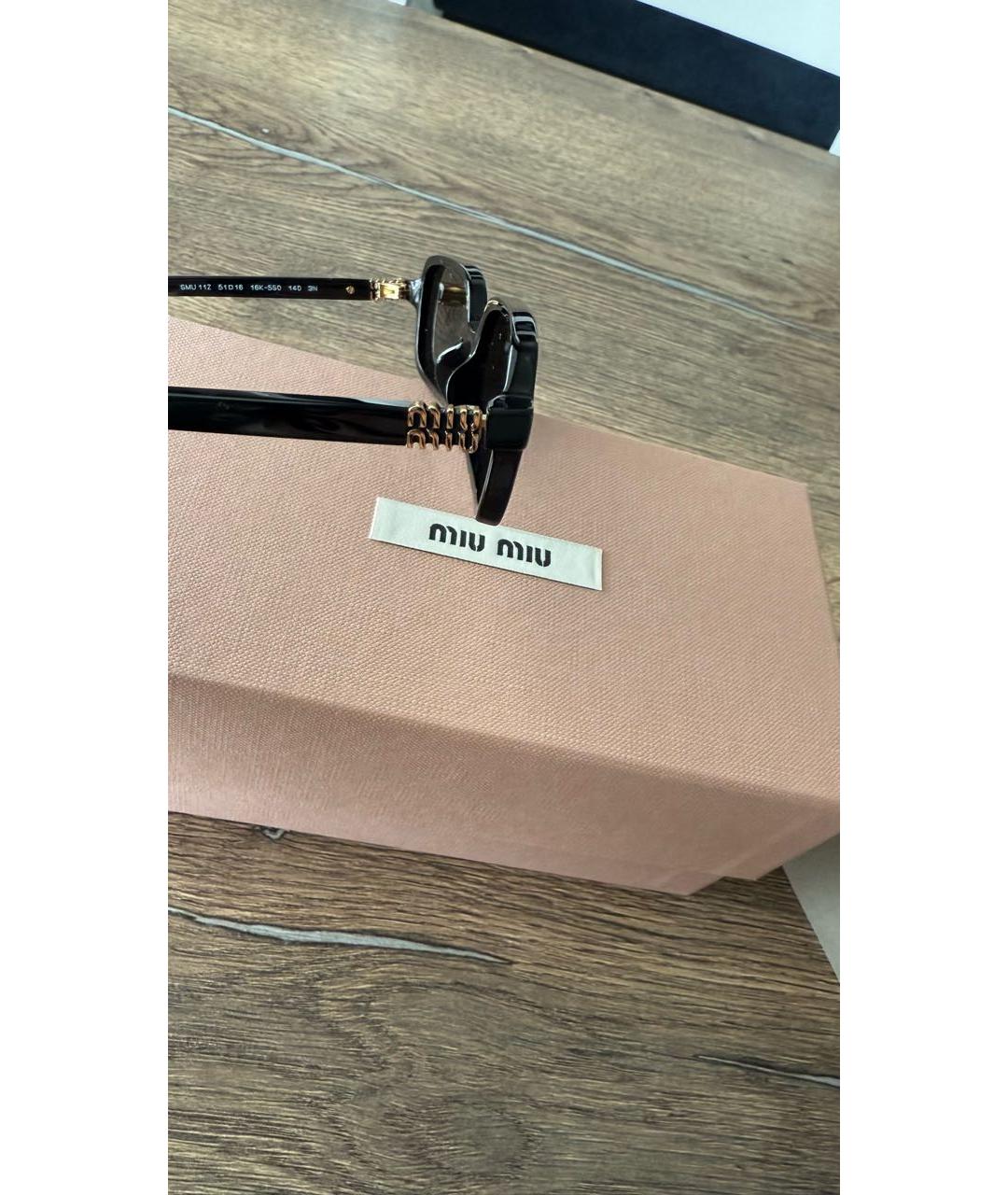 MIU MIU Черные пластиковые солнцезащитные очки, фото 3
