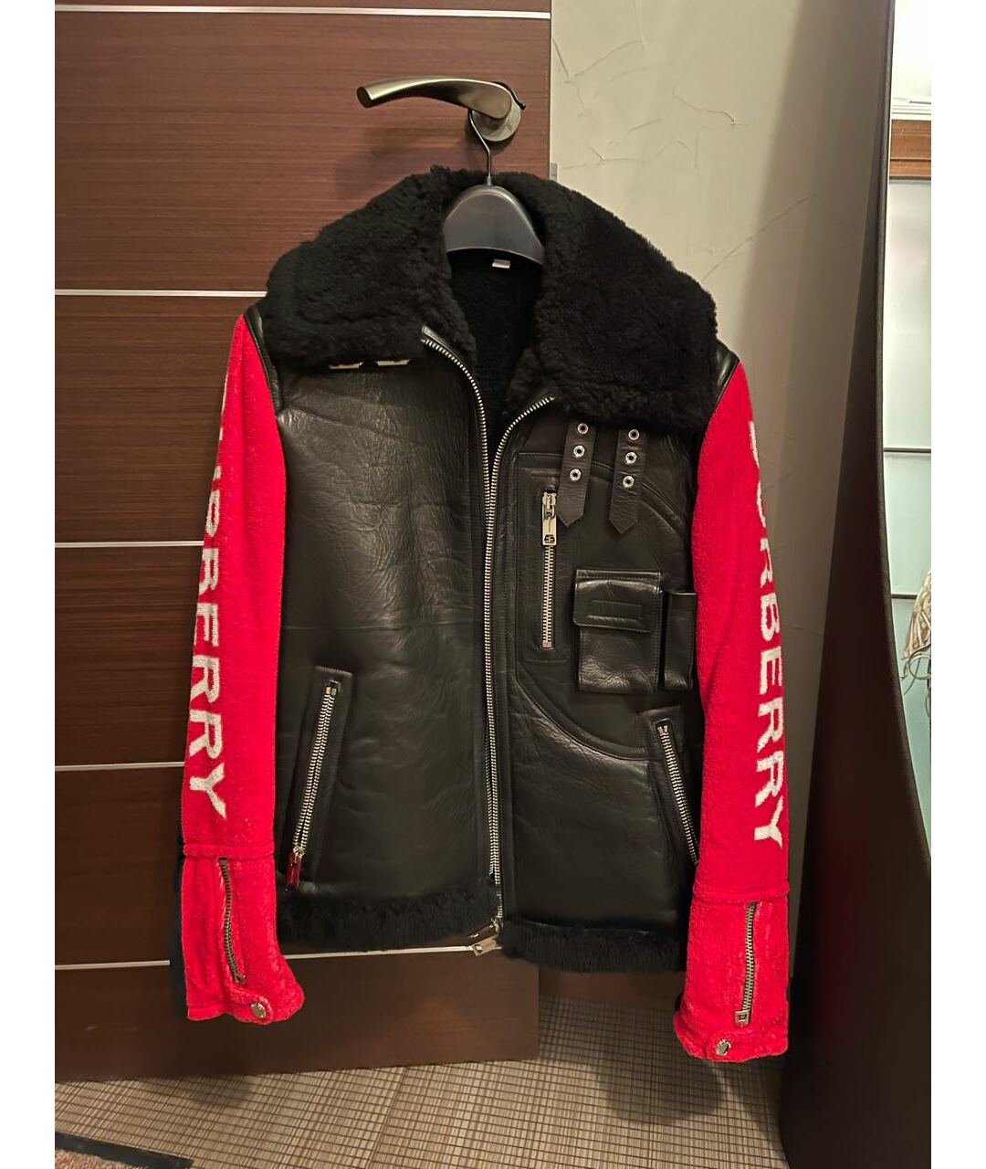 BURBERRY Красная кожаная дубленка, фото 3