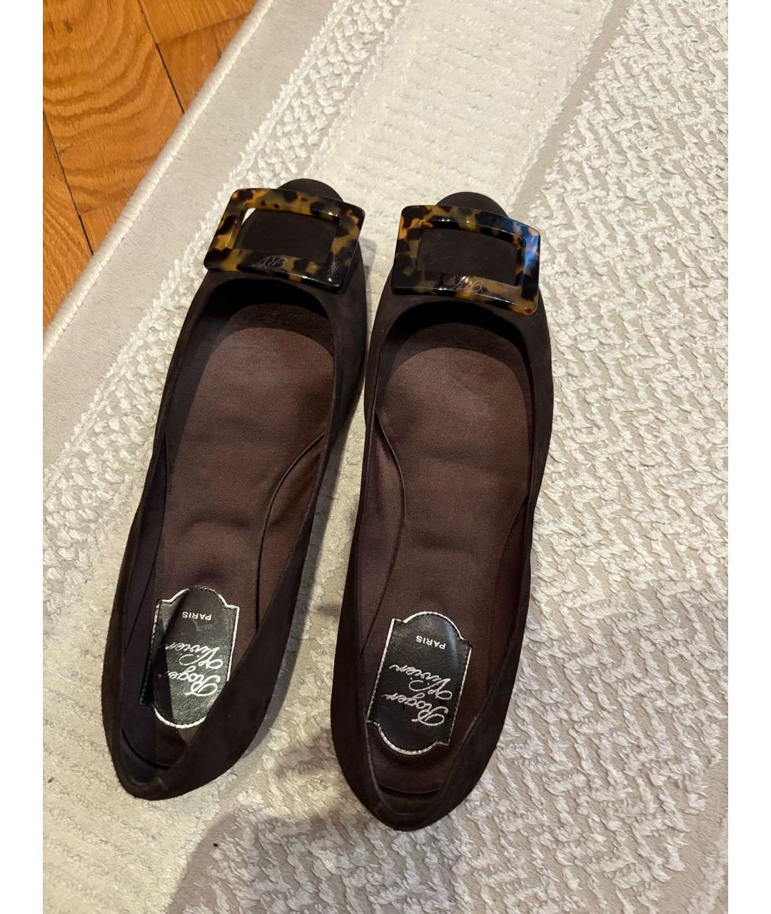 ROGER VIVIER Коричневые замшевые балетки, фото 3