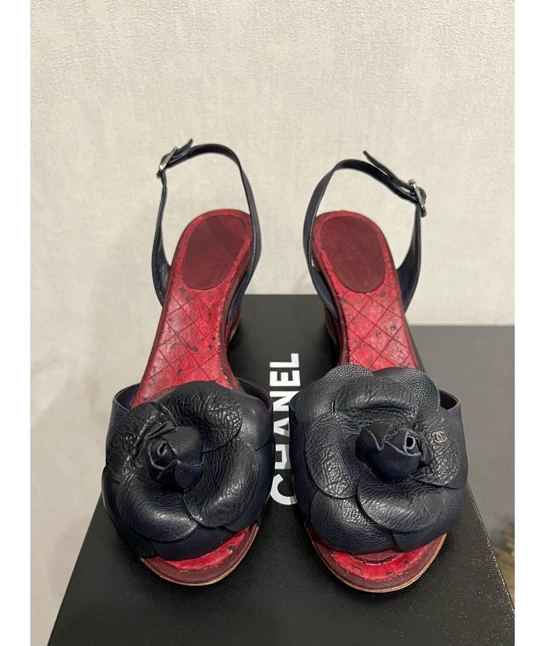 CHANEL Темно-синие кожаные босоножки, фото 2