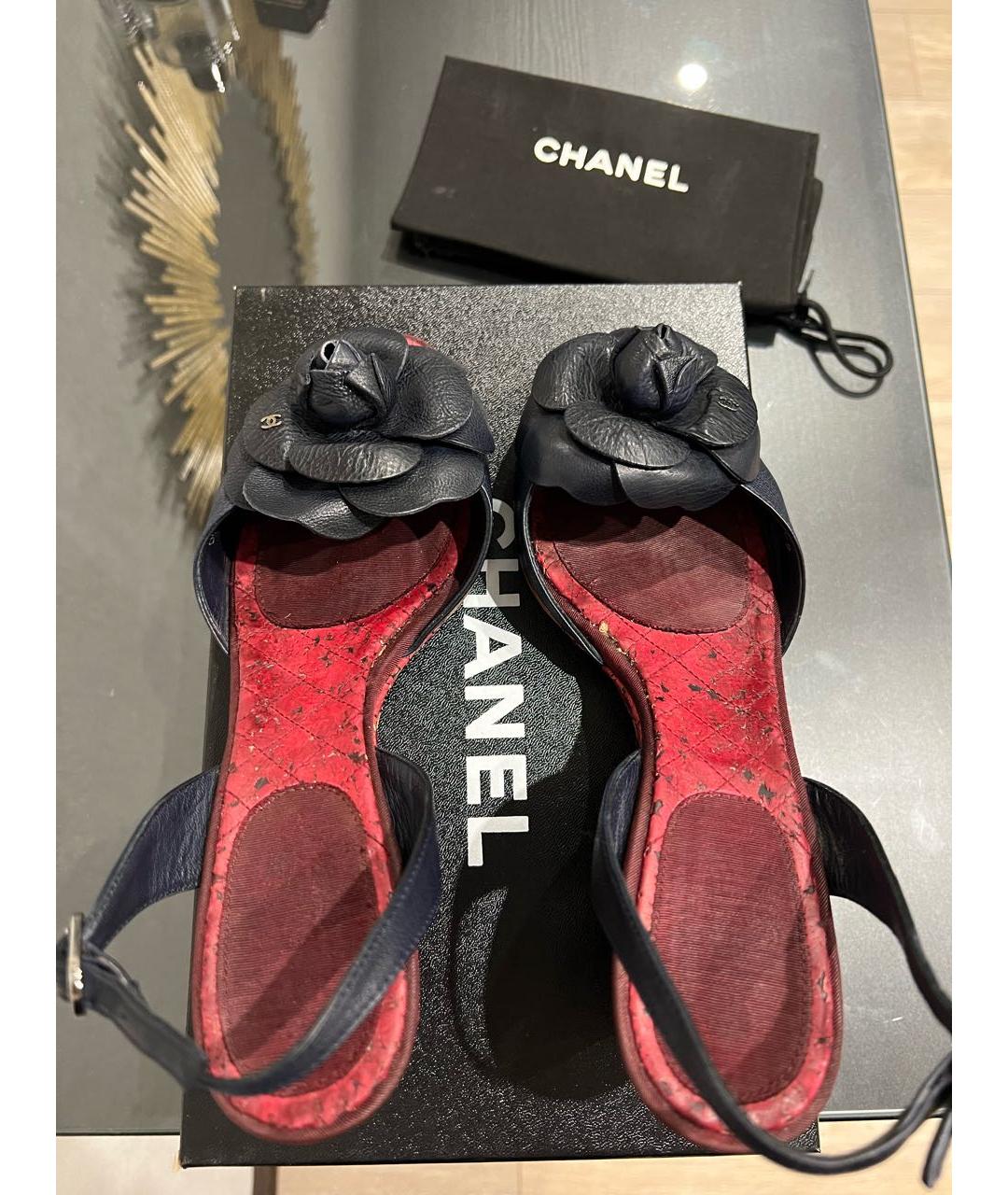 CHANEL Темно-синие кожаные босоножки, фото 3