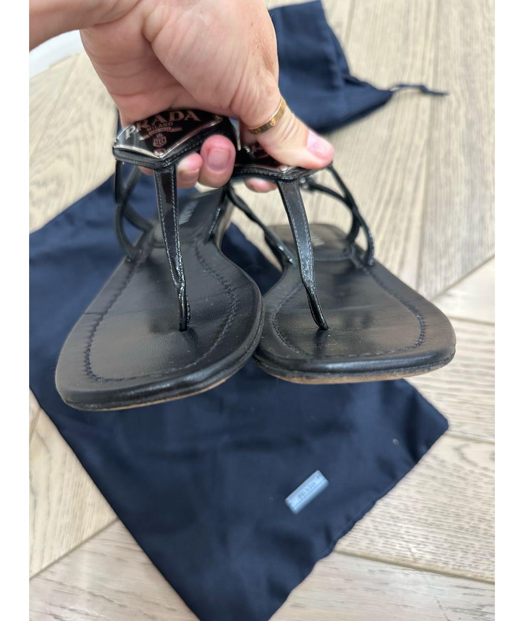 PRADA Черные сандалии из лакированной кожи, фото 4