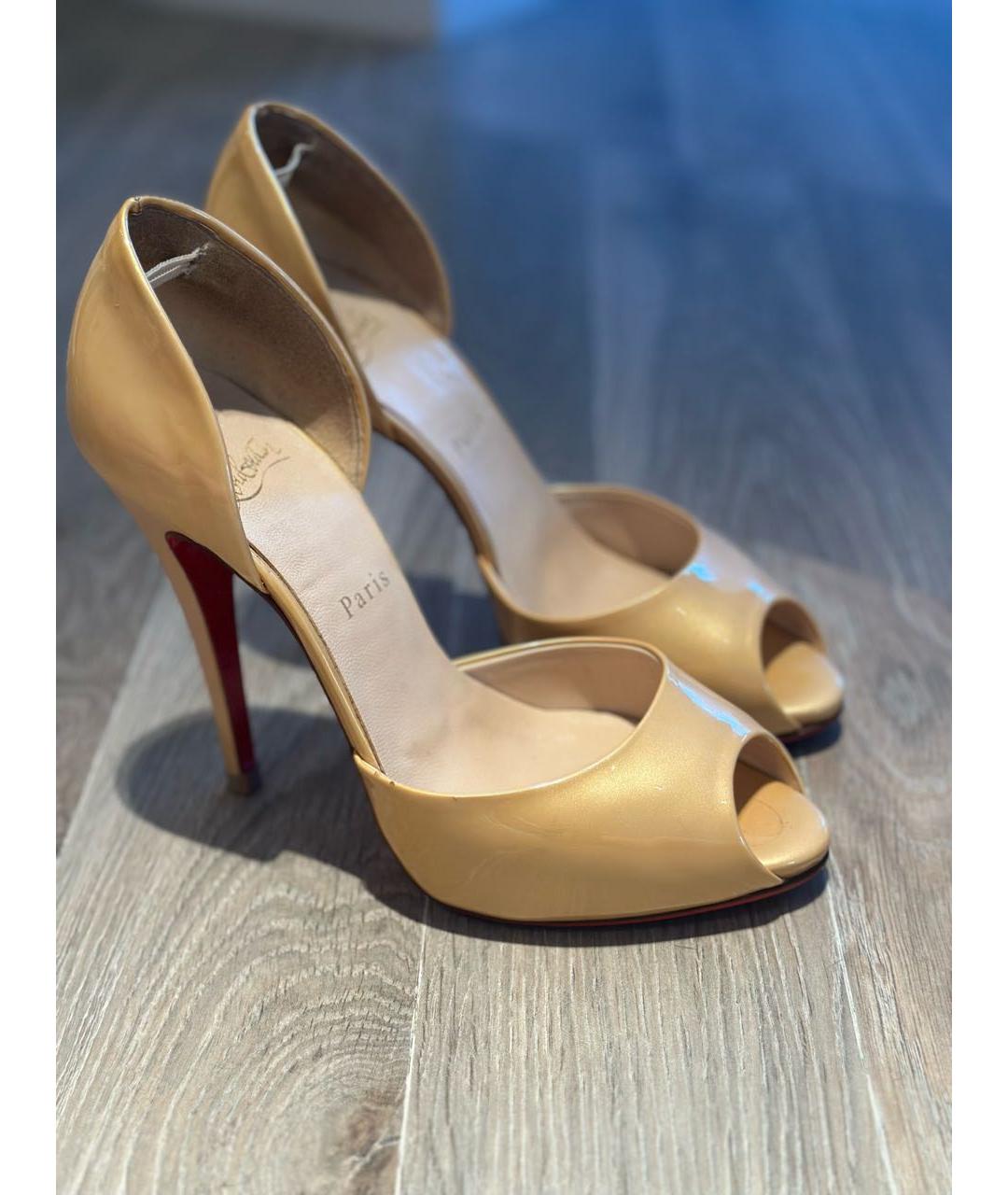 CHRISTIAN LOUBOUTIN Бежевые мюли из лакированной кожи, фото 5