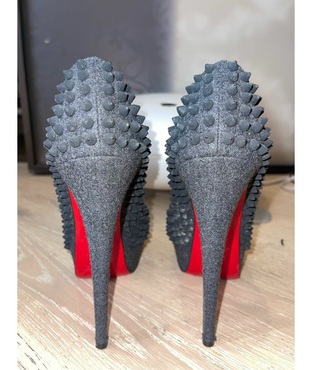 CHRISTIAN LOUBOUTIN Антрацитовые текстильные босоножки, фото 4