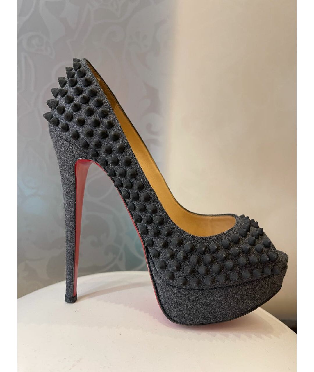 CHRISTIAN LOUBOUTIN Антрацитовые текстильные босоножки, фото 5