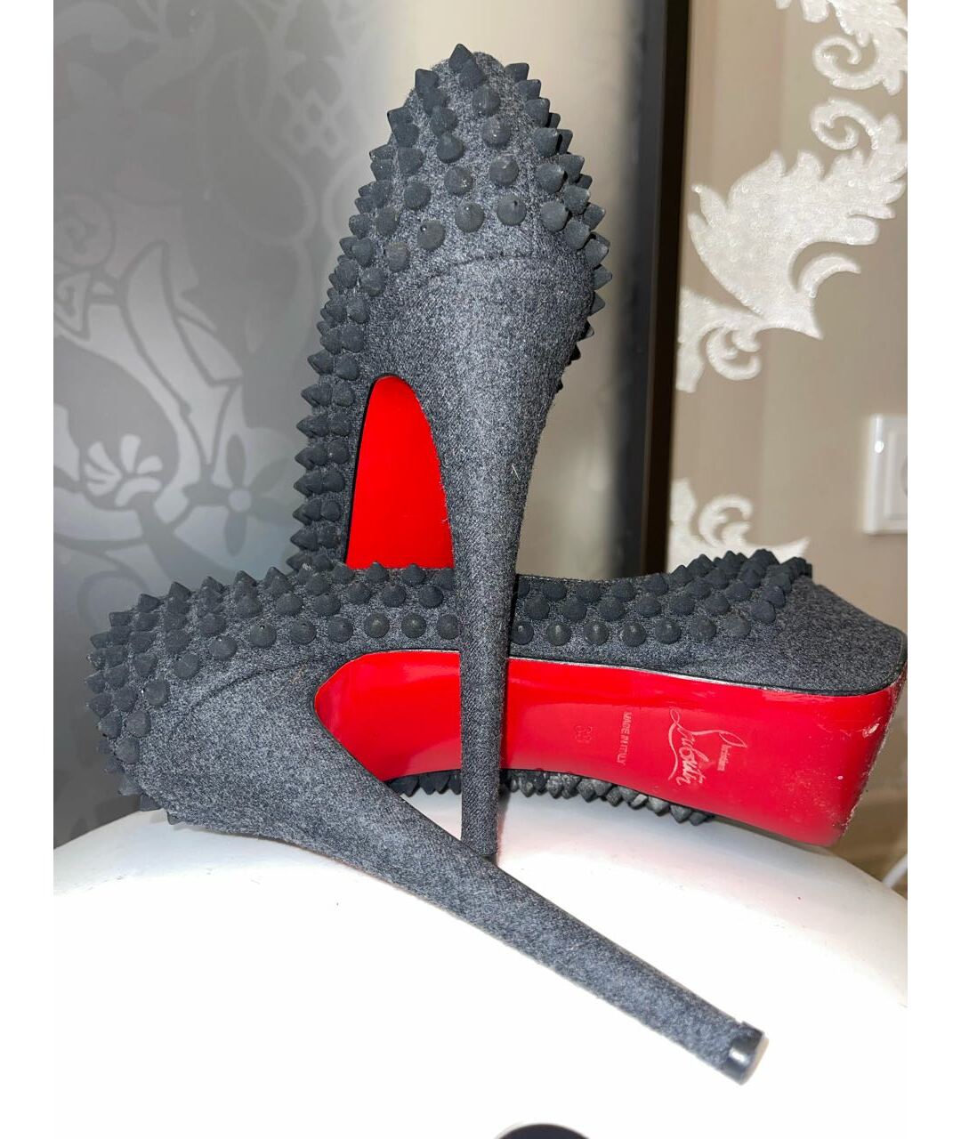 CHRISTIAN LOUBOUTIN Антрацитовые текстильные босоножки, фото 8