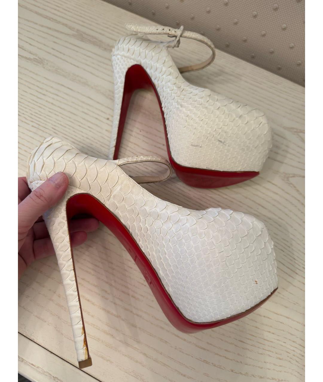 CHRISTIAN LOUBOUTIN Белые туфли, фото 5