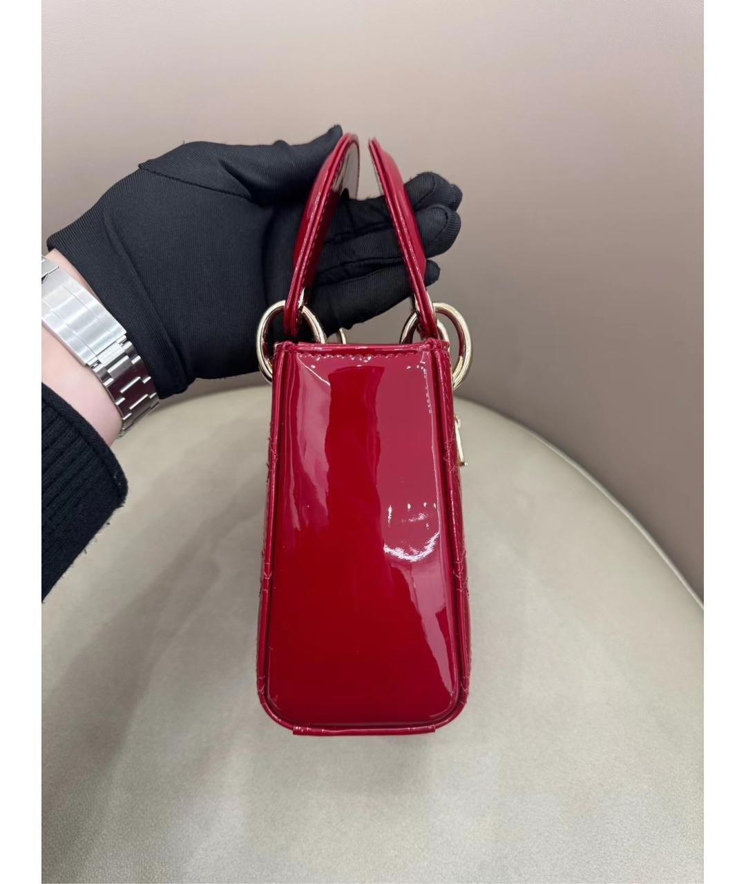 CHRISTIAN DIOR Красная сумка через плечо из лакированной кожи, фото 6