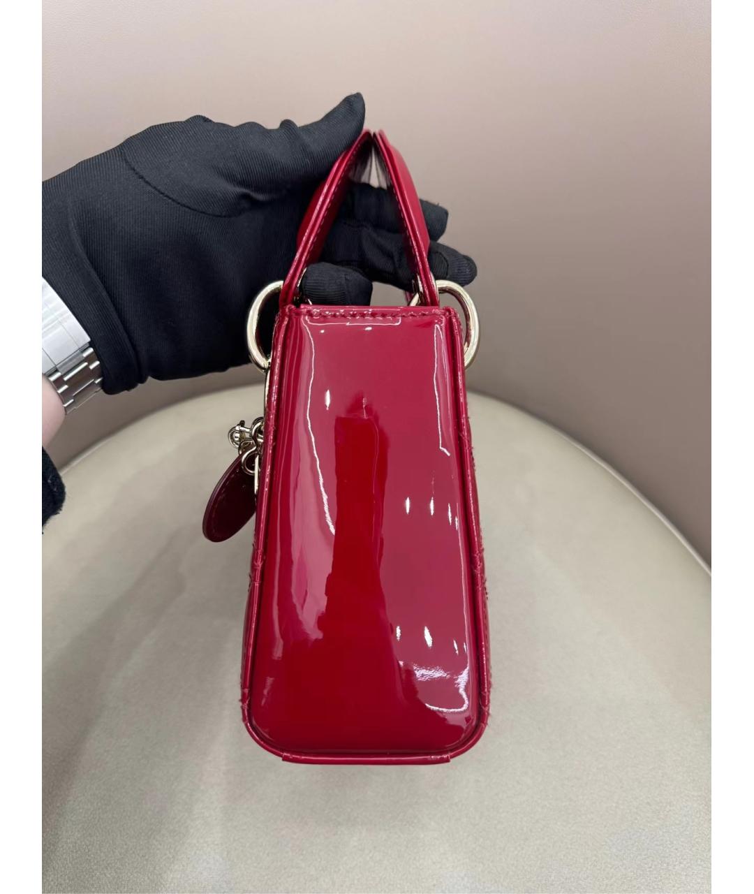 CHRISTIAN DIOR Красная сумка через плечо из лакированной кожи, фото 5