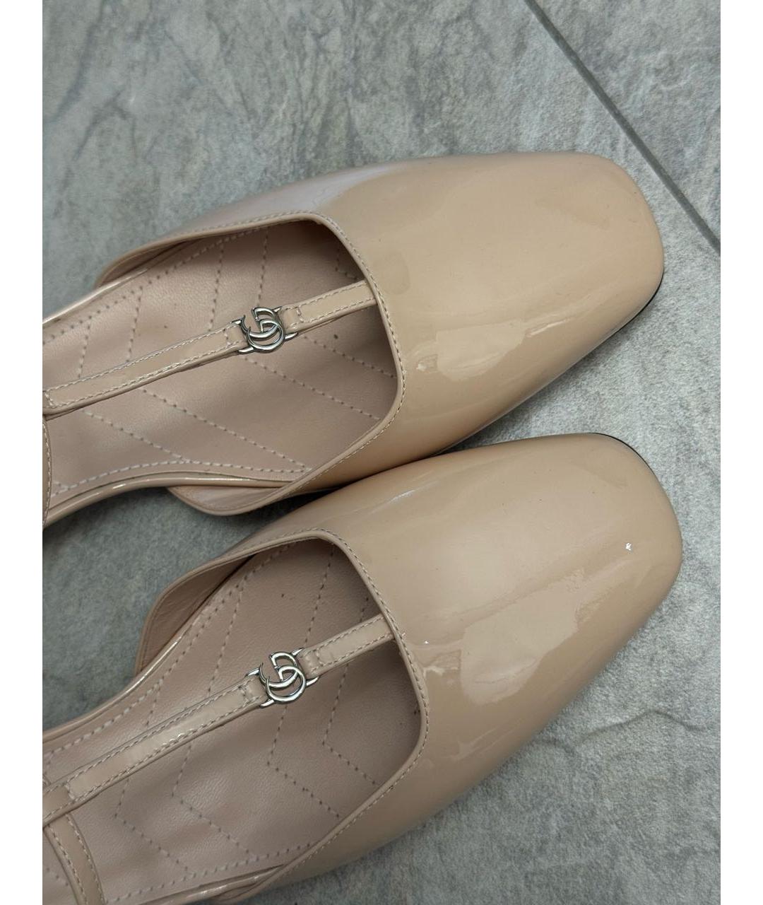 GUCCI Бежевые балетки из лакированной кожи, фото 5