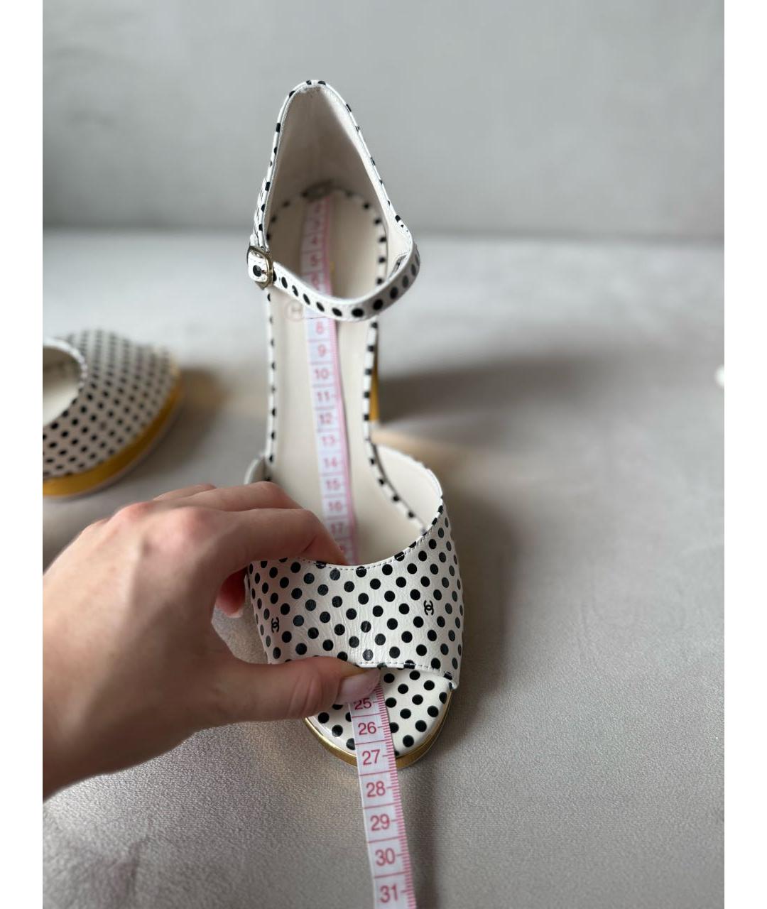 CHANEL Мульти босоножки из лакированной кожи, фото 4