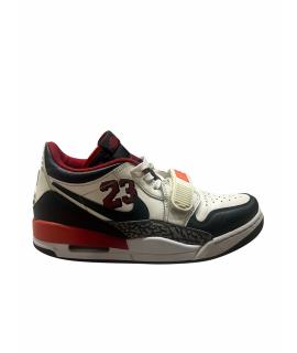 JORDAN Низкие кроссовки / кеды