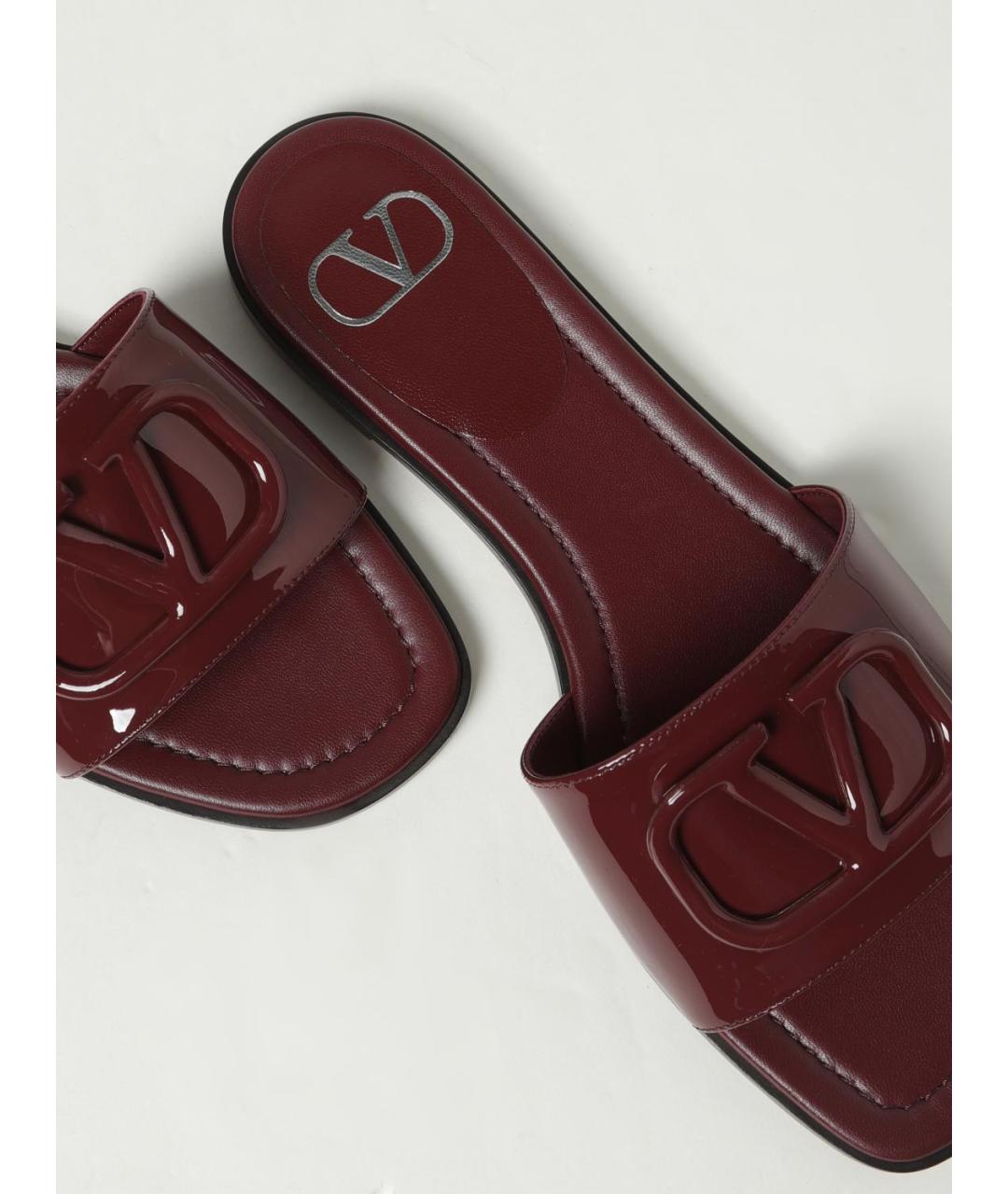 VALENTINO Бордовые шлепанцы из лакированной кожи, фото 4