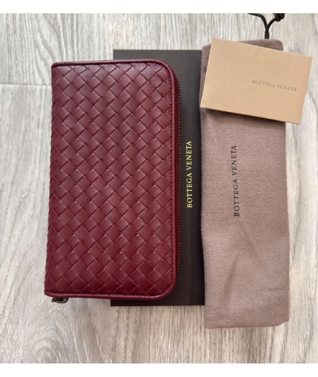 BOTTEGA VENETA Бордовый кожаный кошелек, фото 2