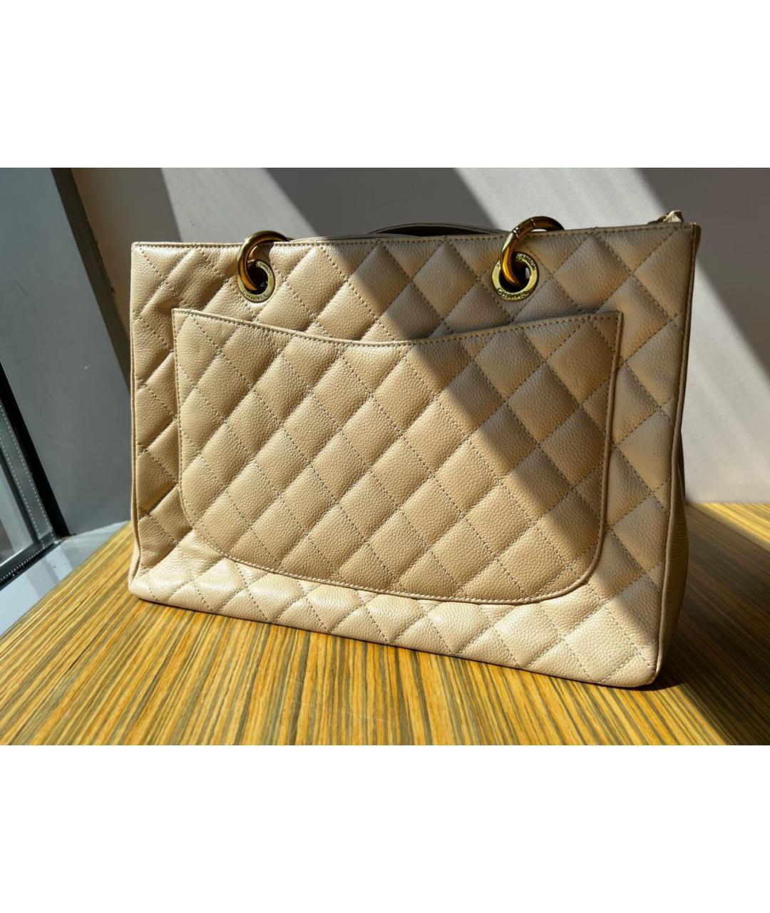CHANEL Бежевая кожаная сумка тоут, фото 3