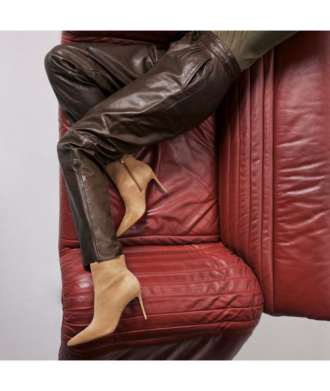CHRISTIAN LOUBOUTIN Бежевые замшевые ботильоны, фото 3