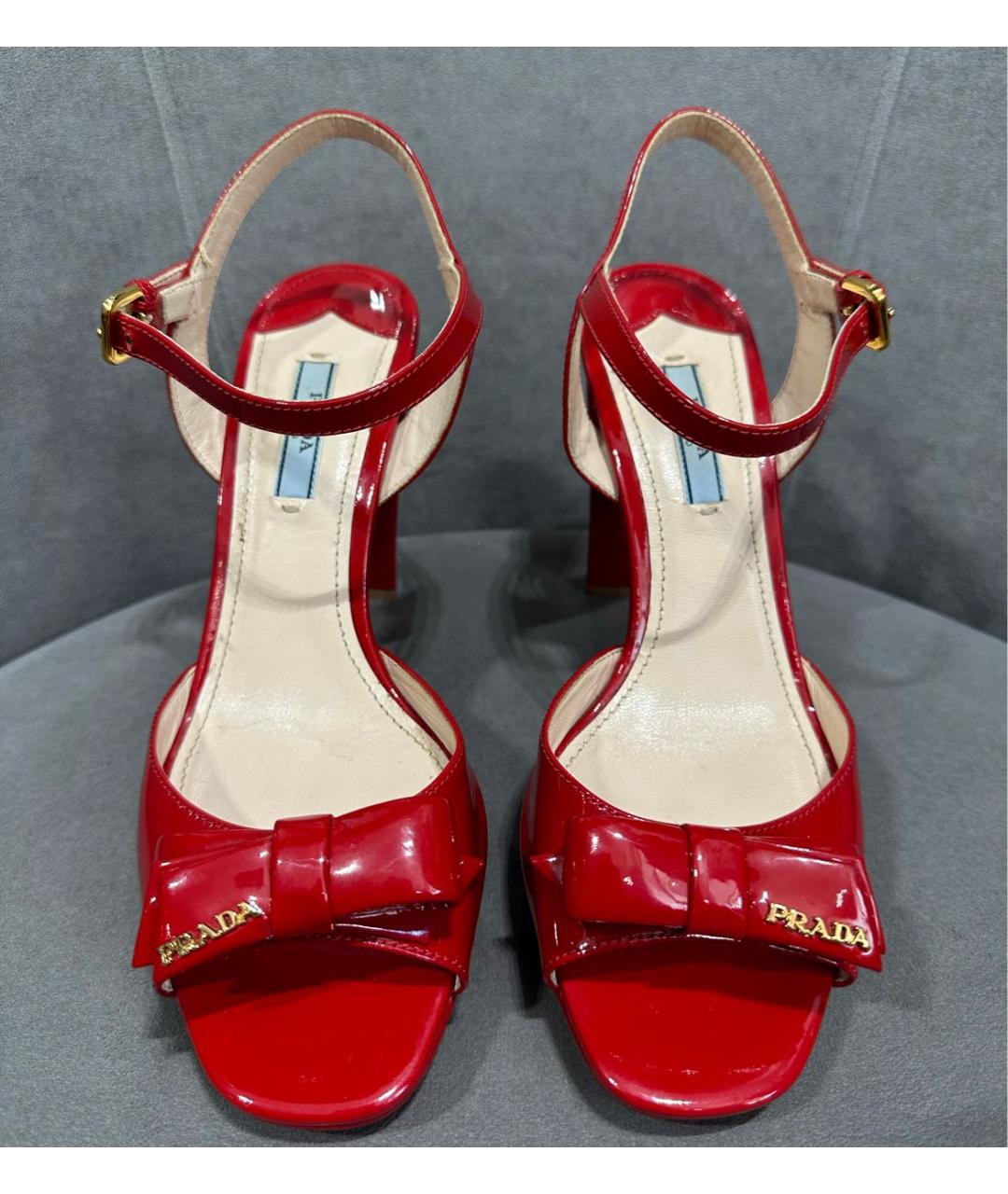 PRADA Красные босоножки из лакированной кожи, фото 2