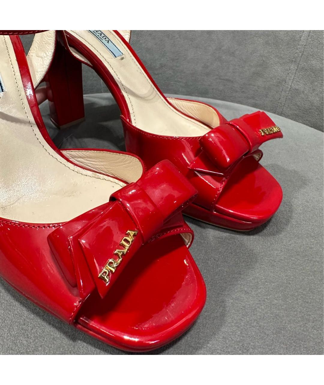 PRADA Красные босоножки из лакированной кожи, фото 3