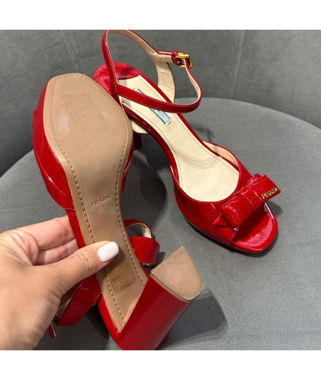 PRADA Красные босоножки из лакированной кожи, фото 5