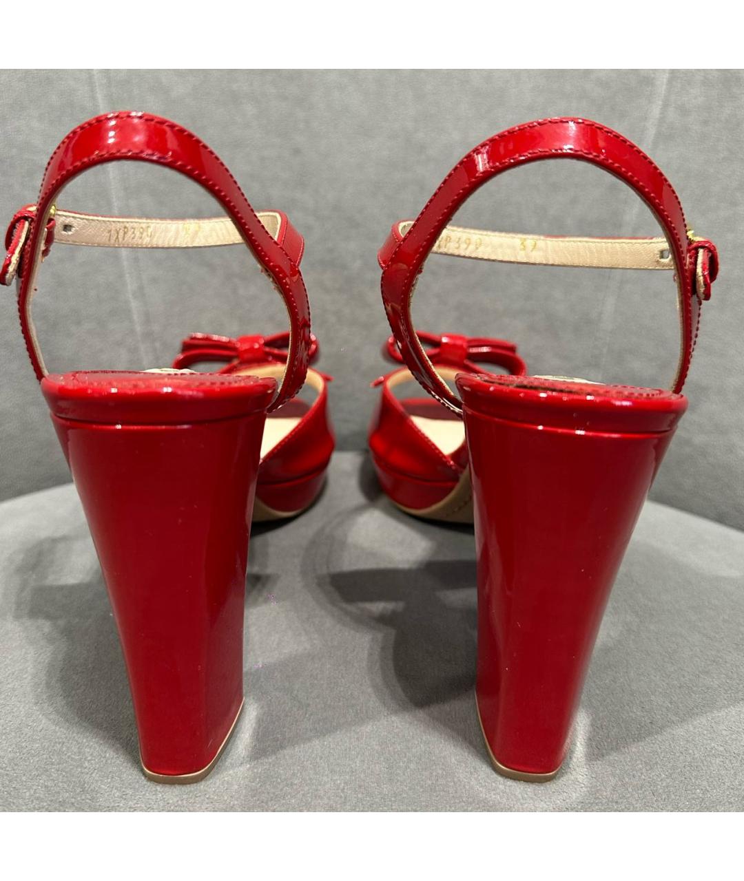 PRADA Красные босоножки из лакированной кожи, фото 4
