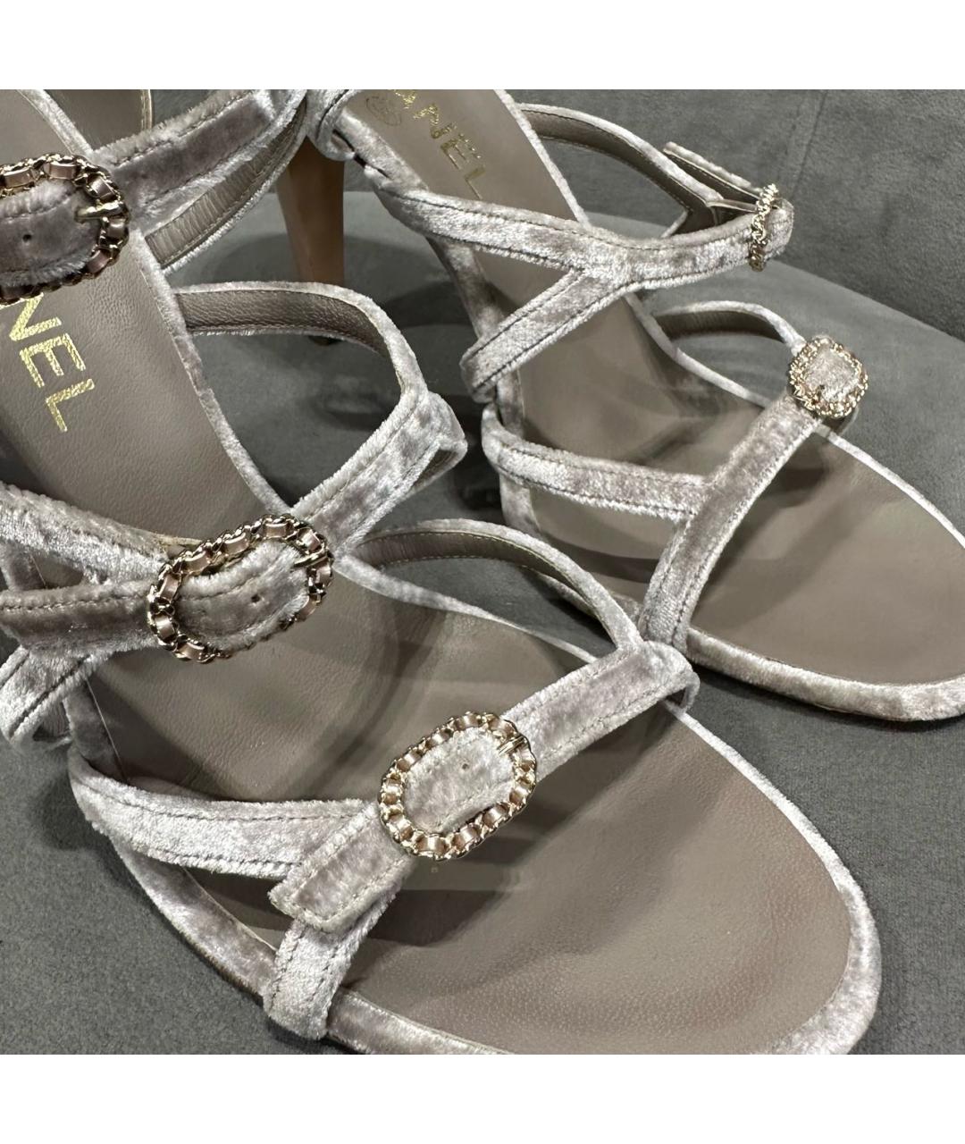 CHANEL Бежевые босоножки из лакированной кожи, фото 5