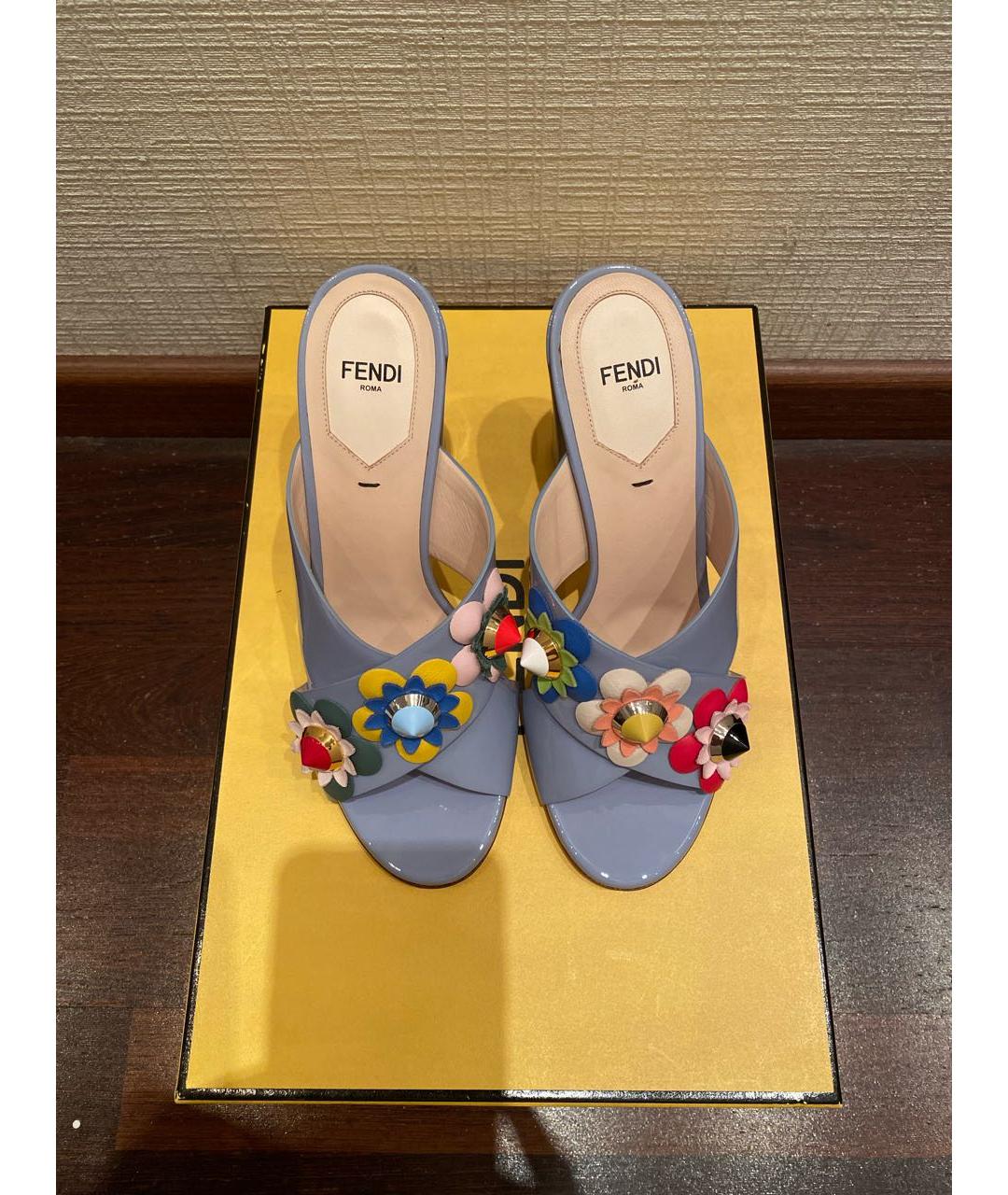 FENDI Голубые кожаные мюли, фото 3