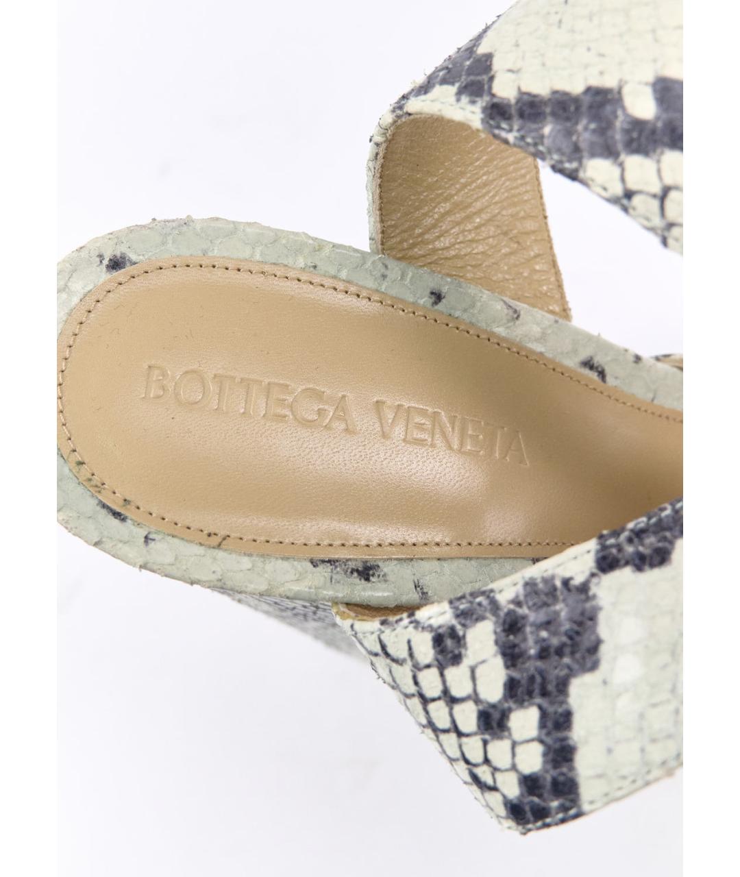 BOTTEGA VENETA Серые кожаные босоножки, фото 5