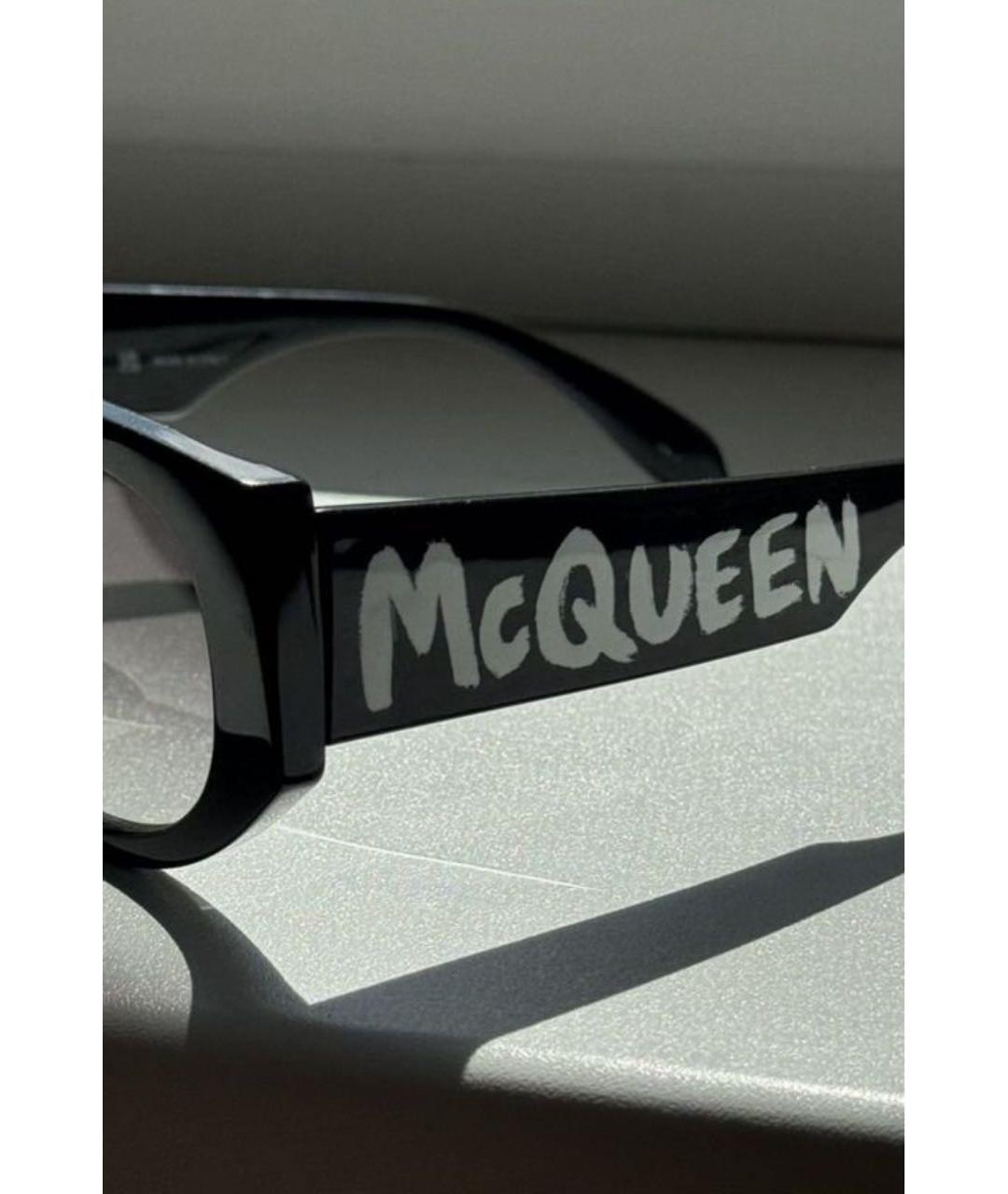 ALEXANDER MCQUEEN Черные пластиковые солнцезащитные очки, фото 2