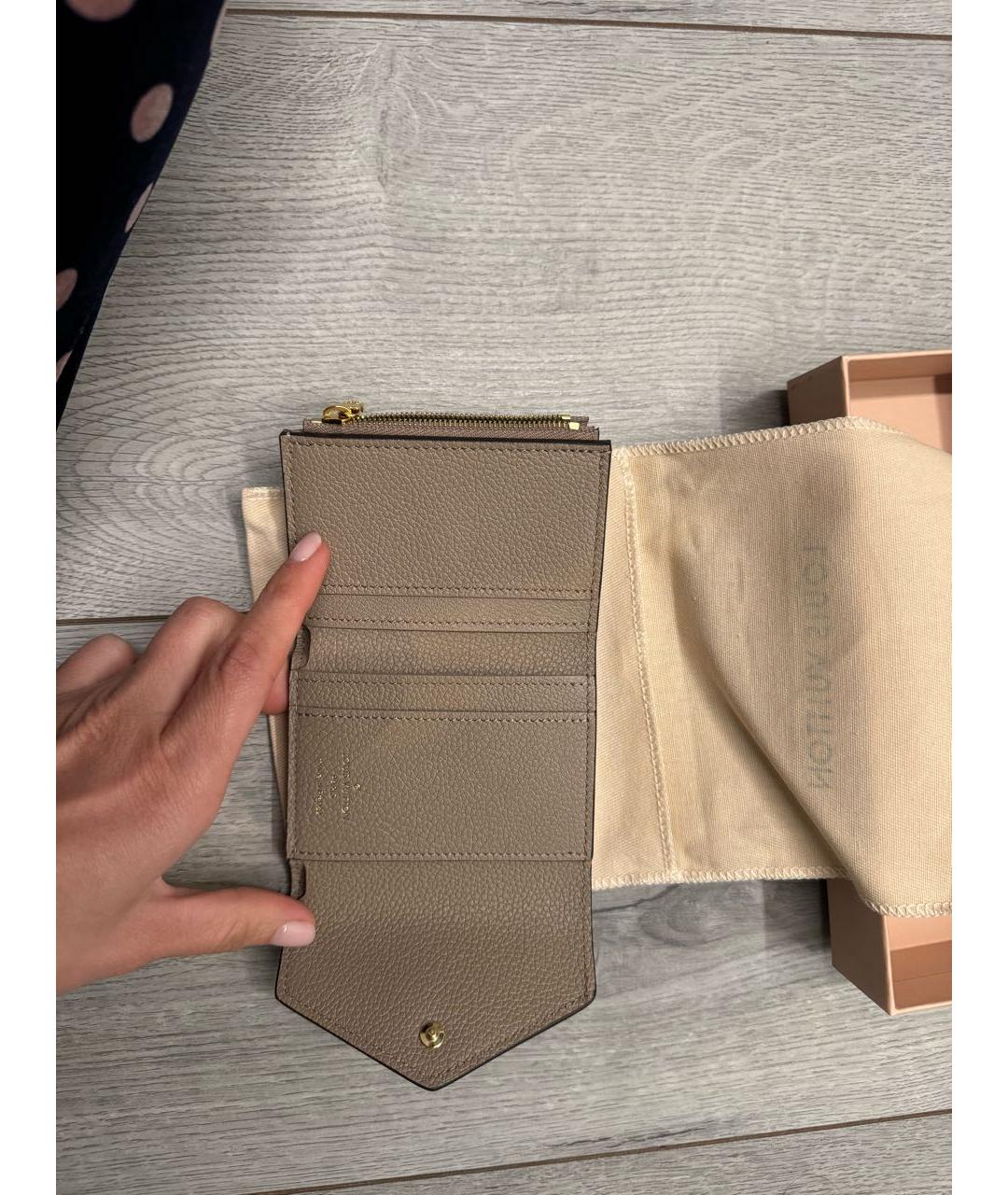 LOUIS VUITTON Бежевый кожаный кошелек, фото 4