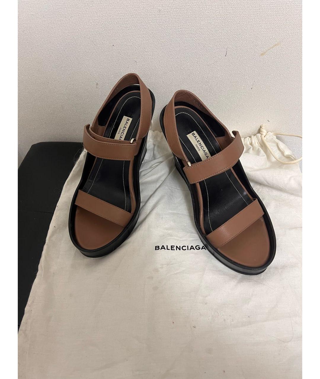 BALENCIAGA Коричневые кожаные босоножки, фото 2