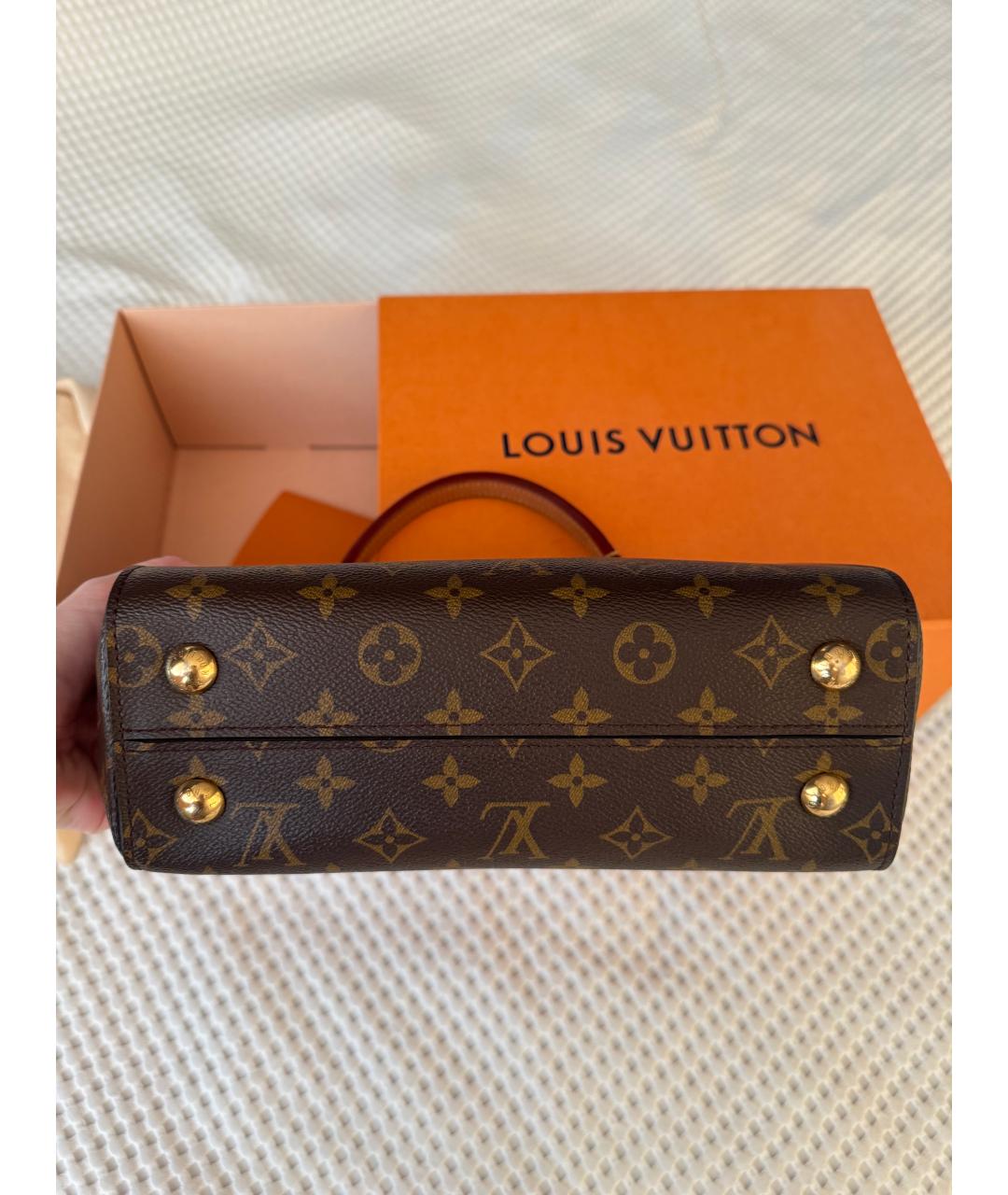 LOUIS VUITTON Коричневая кожаная сумка с короткими ручками, фото 3