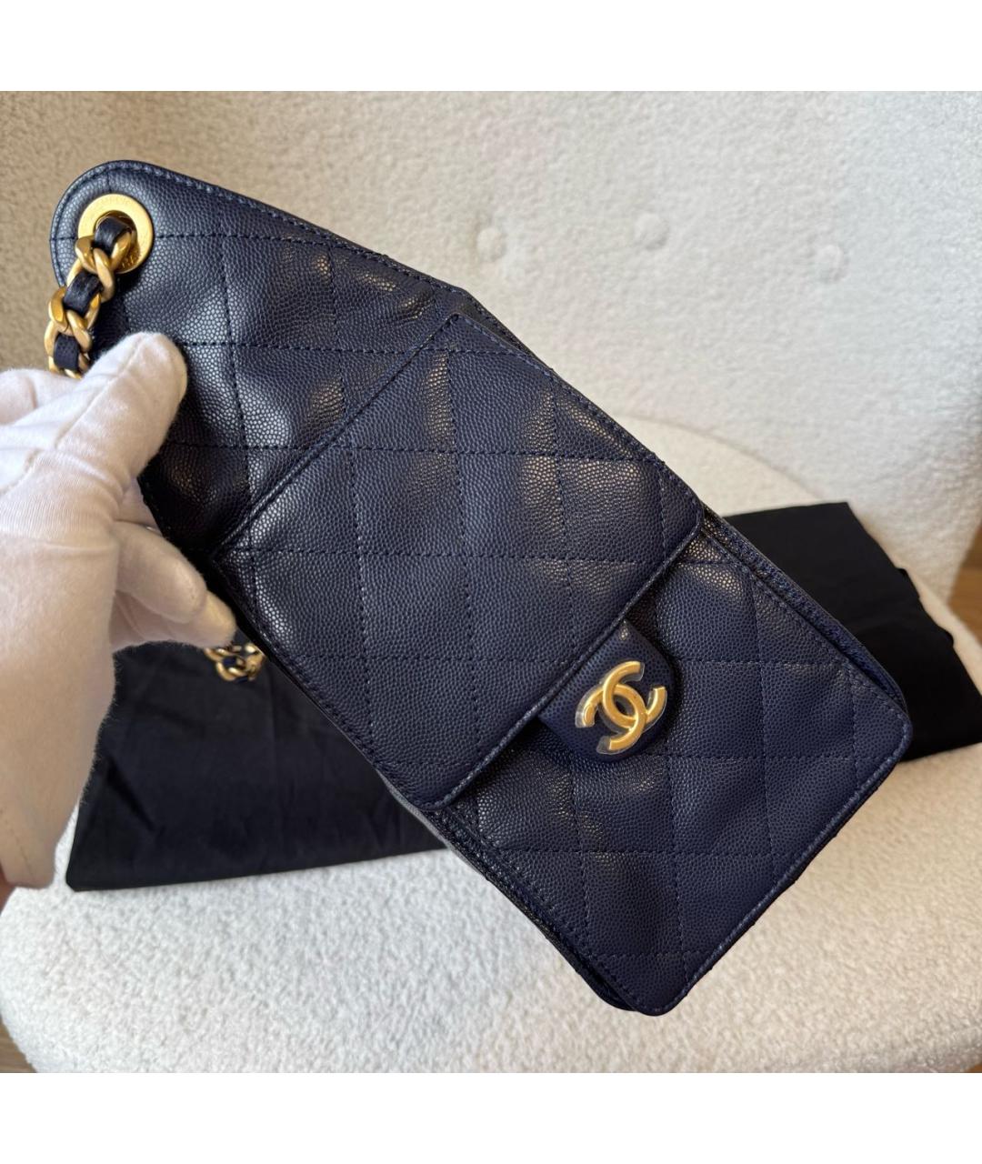 CHANEL Темно-синяя кожаная сумка через плечо, фото 4