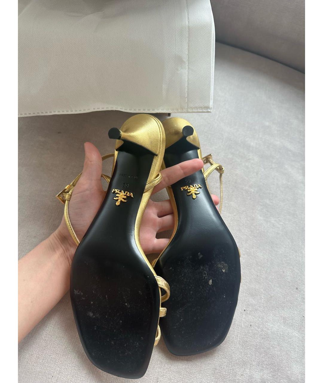 PRADA Золотые кожаные босоножки, фото 5