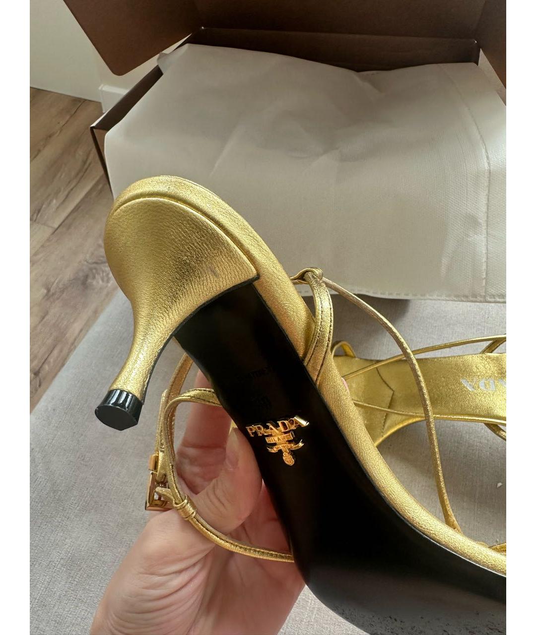 PRADA Золотые кожаные босоножки, фото 7