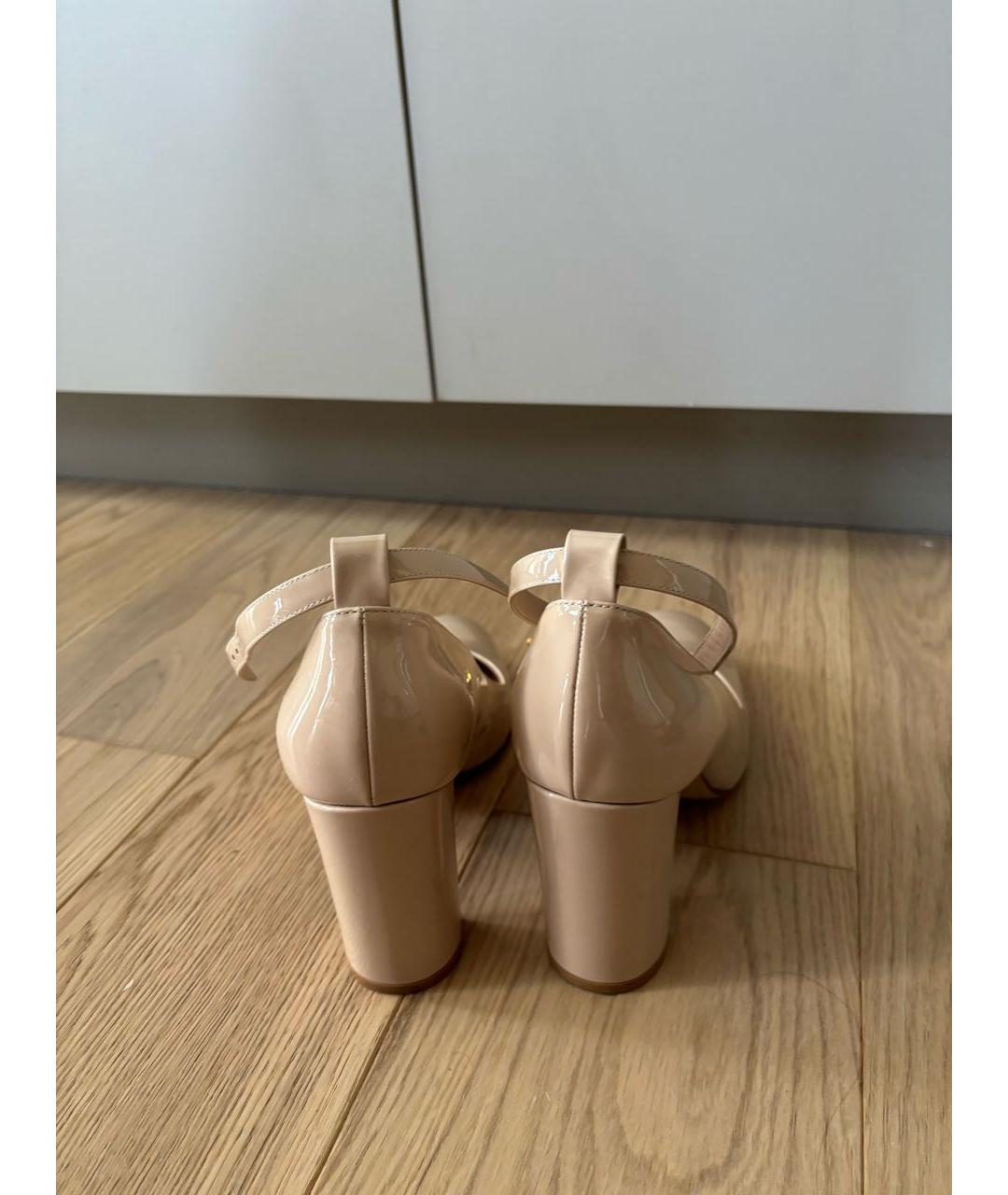 GIANVITO ROSSI Бежевые туфли из лакированной кожи, фото 5