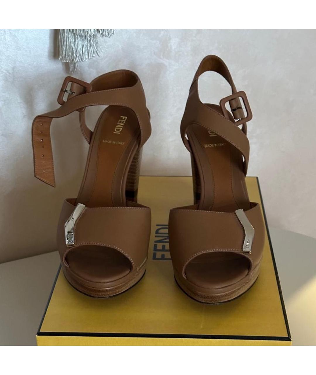 FENDI Коричневые кожаные босоножки, фото 2