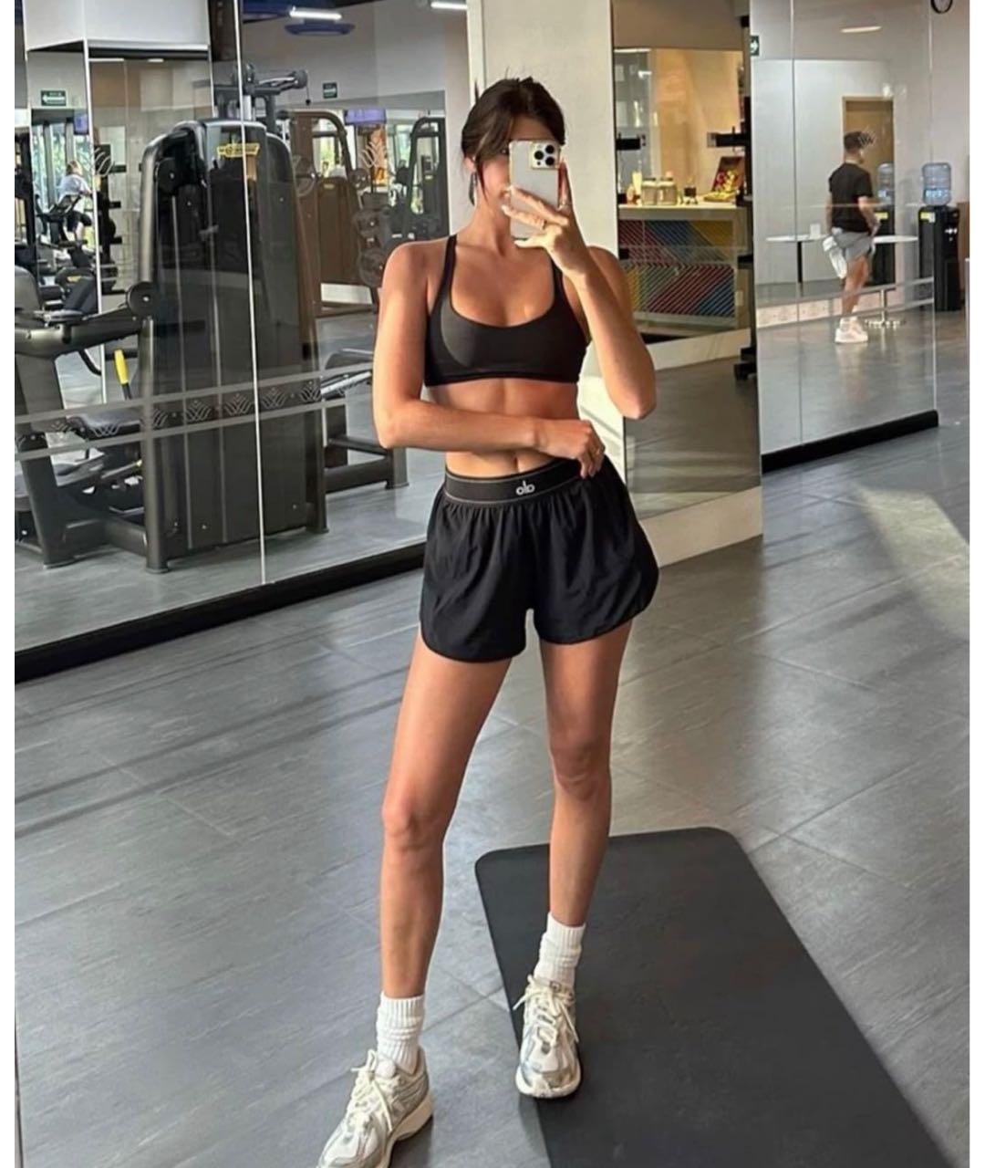 ALO YOGA Черные шорты, фото 4