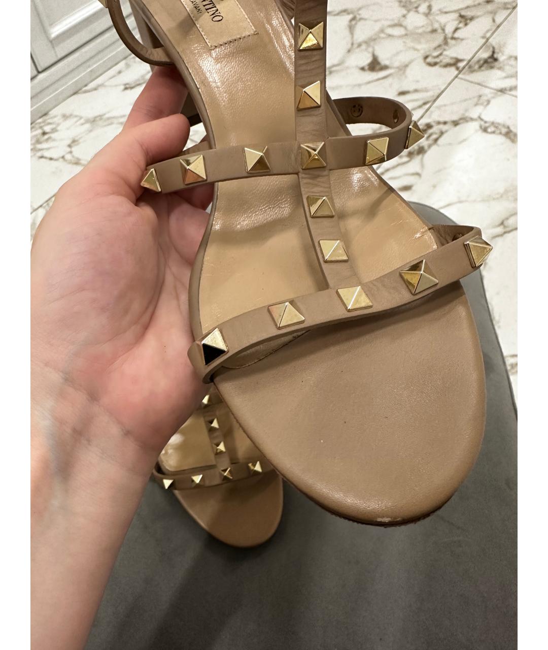VALENTINO Бежевые кожаные босоножки, фото 3