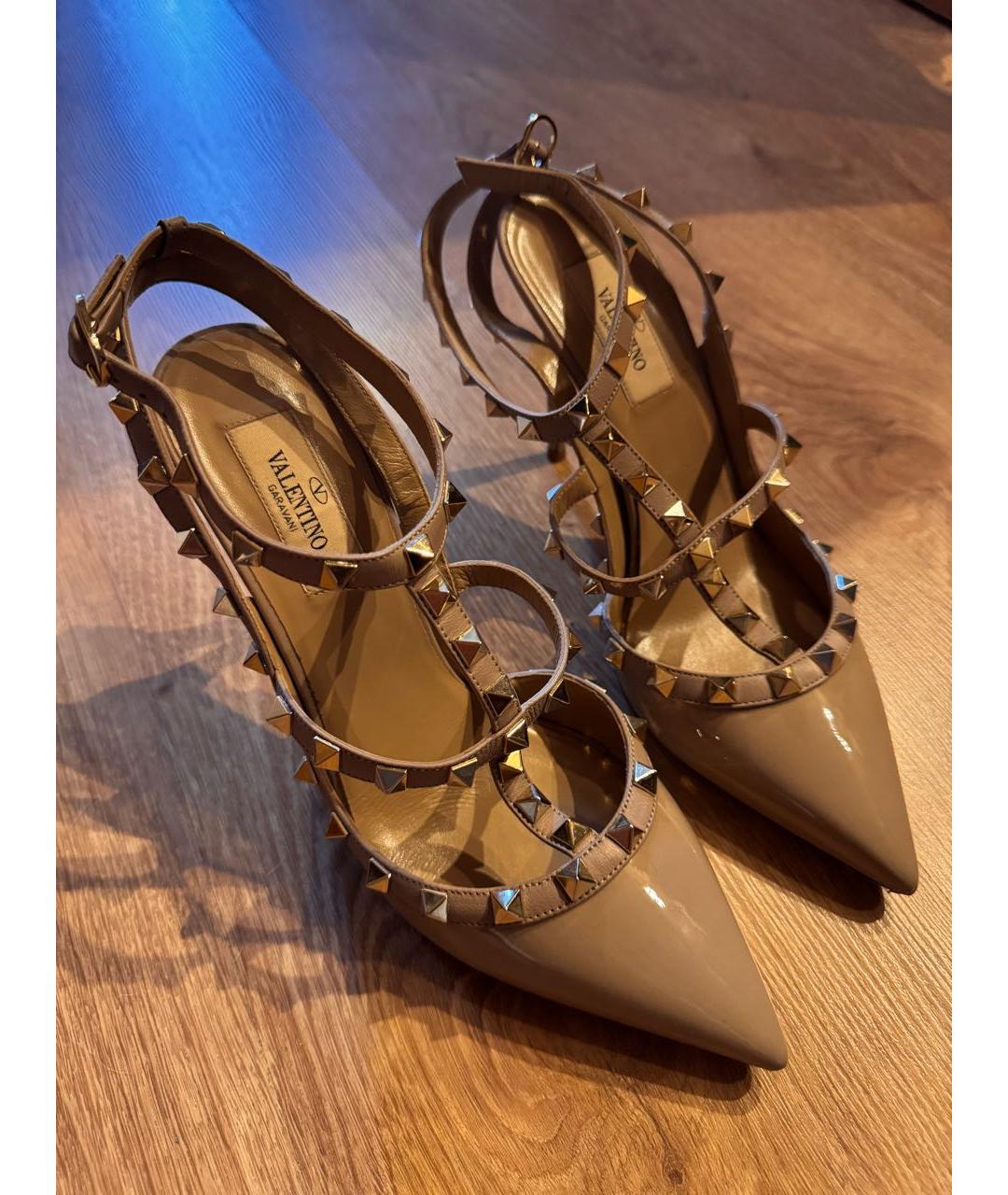 VALENTINO Бежевые туфли из лакированной кожи, фото 3