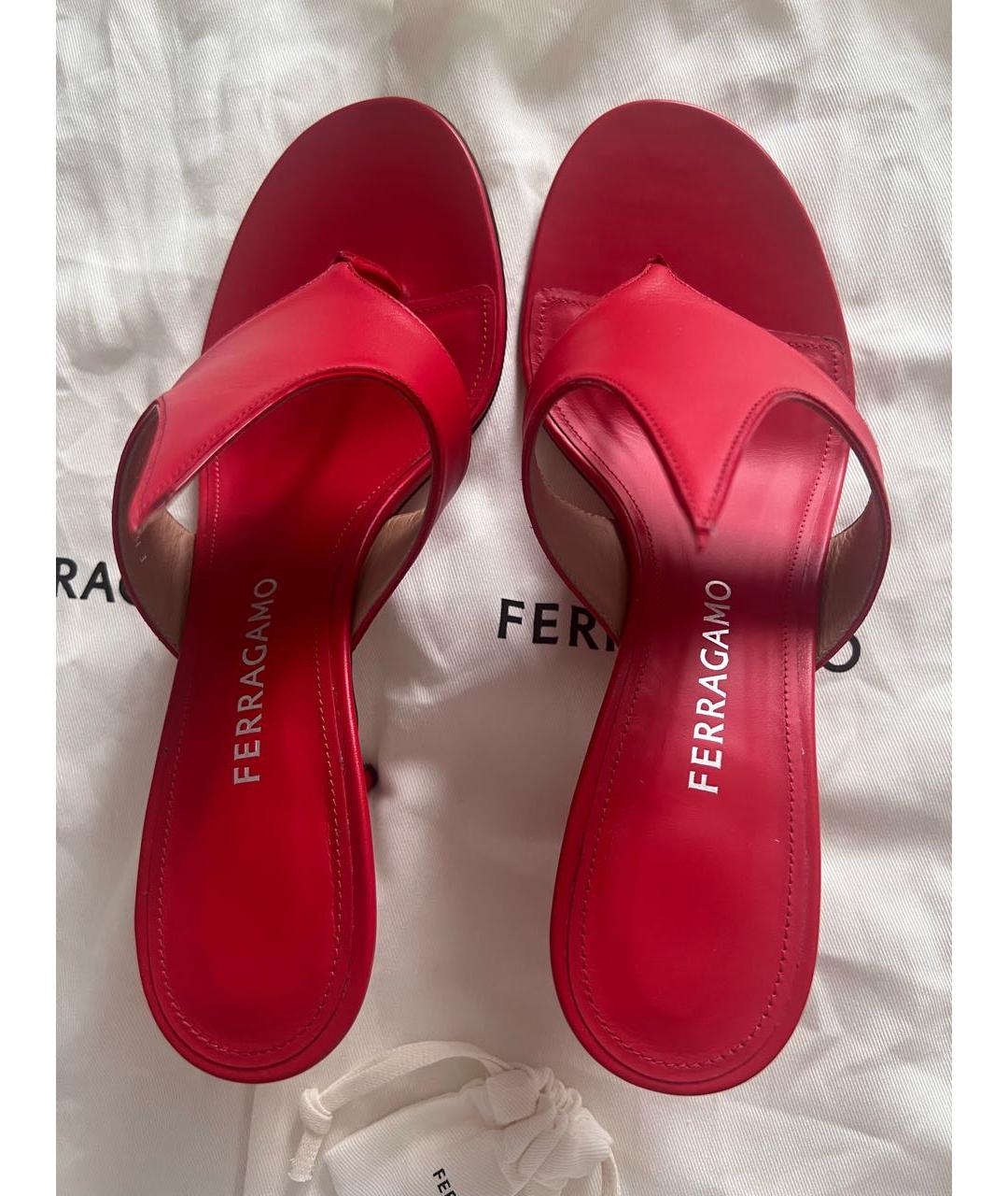 FERRAGAMO Красные кожаные мюли, фото 3