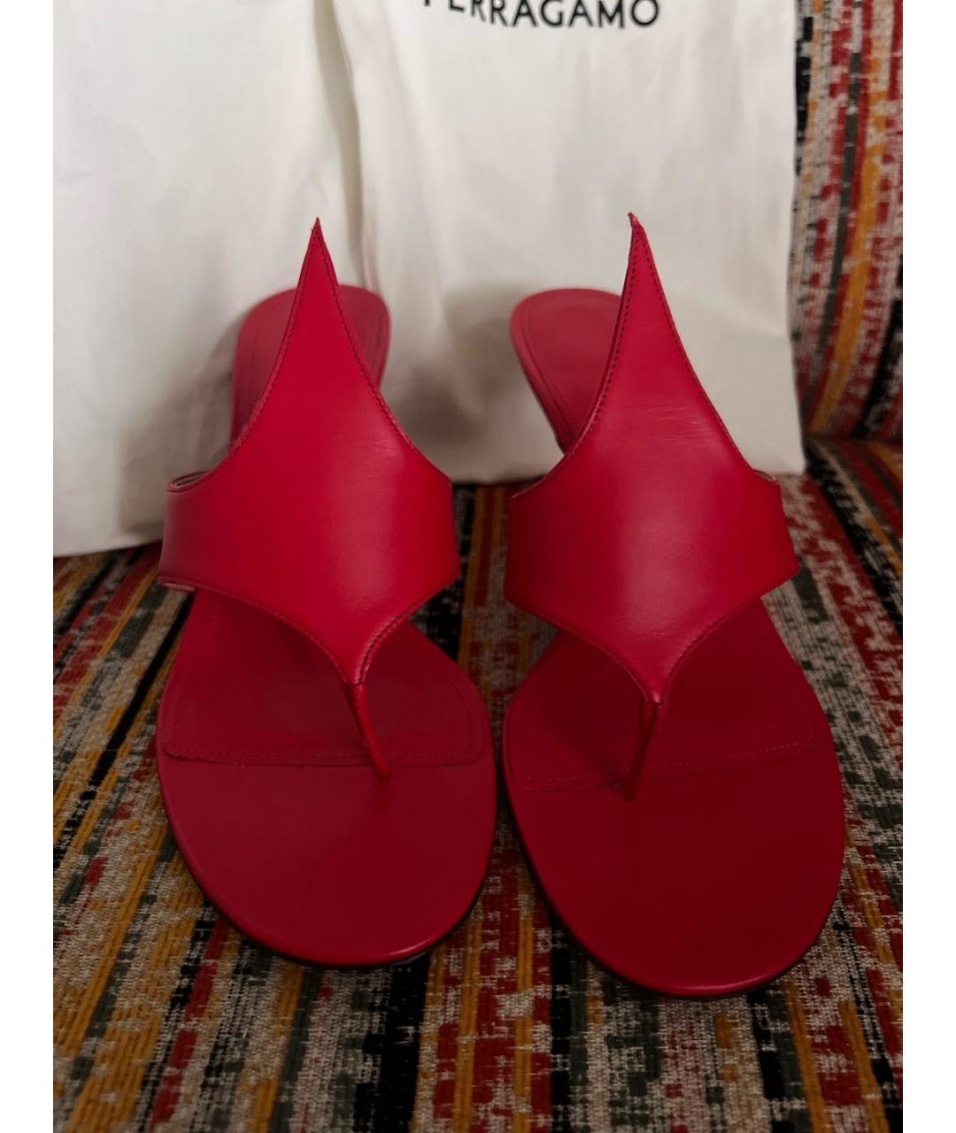 FERRAGAMO Красные кожаные мюли, фото 2