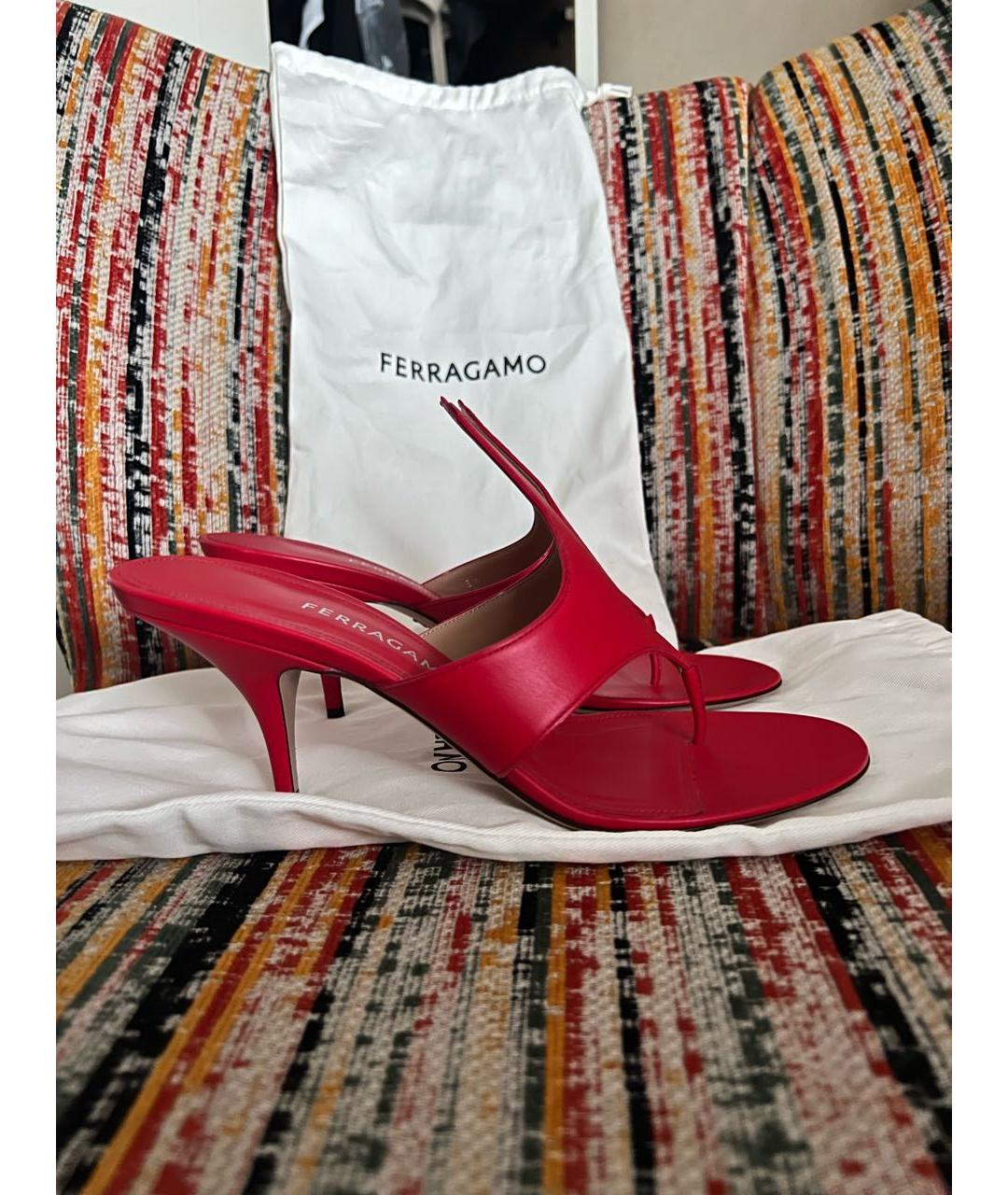FERRAGAMO Красные кожаные мюли, фото 6