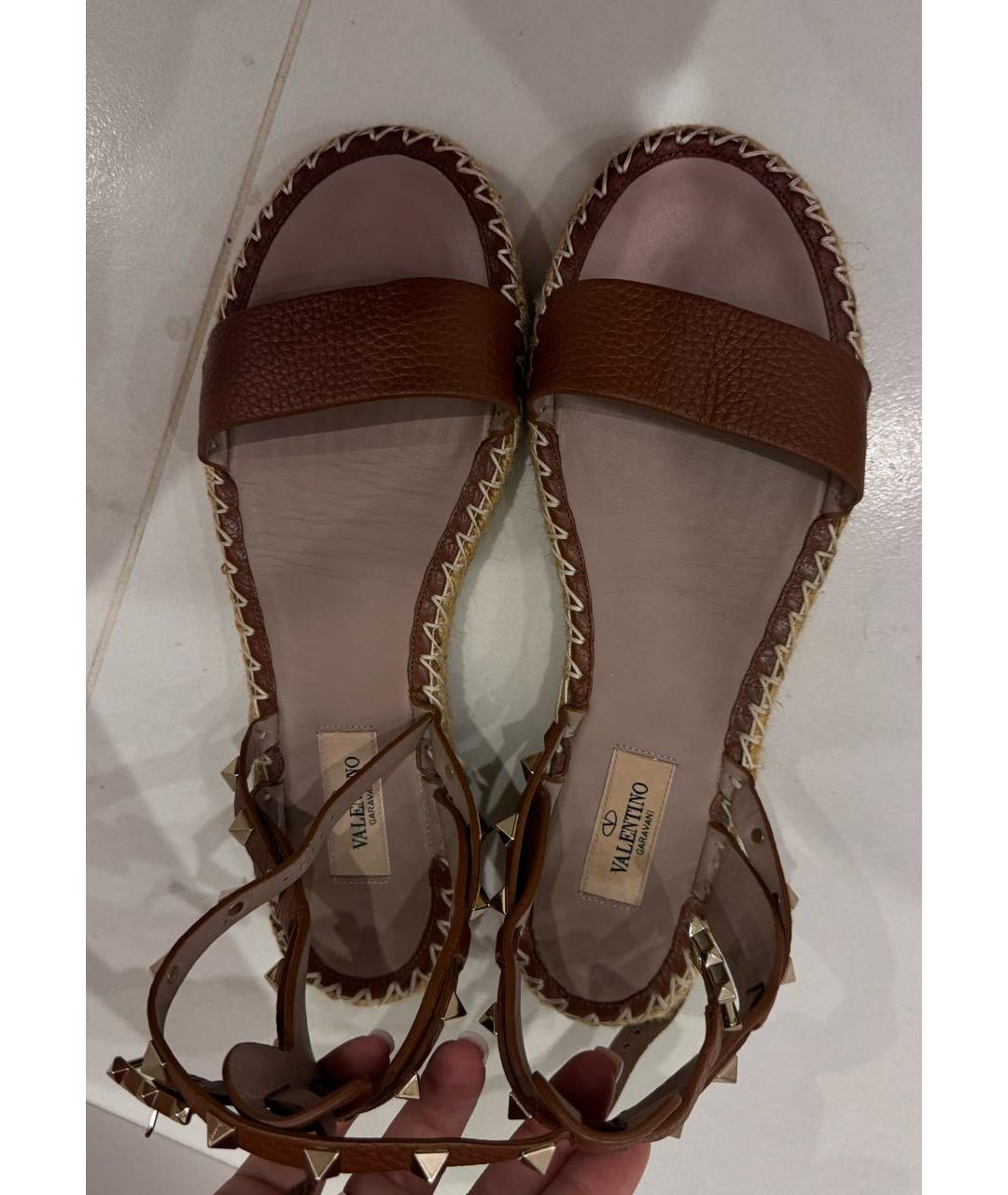 VALENTINO Коричневые кожаные босоножки, фото 3