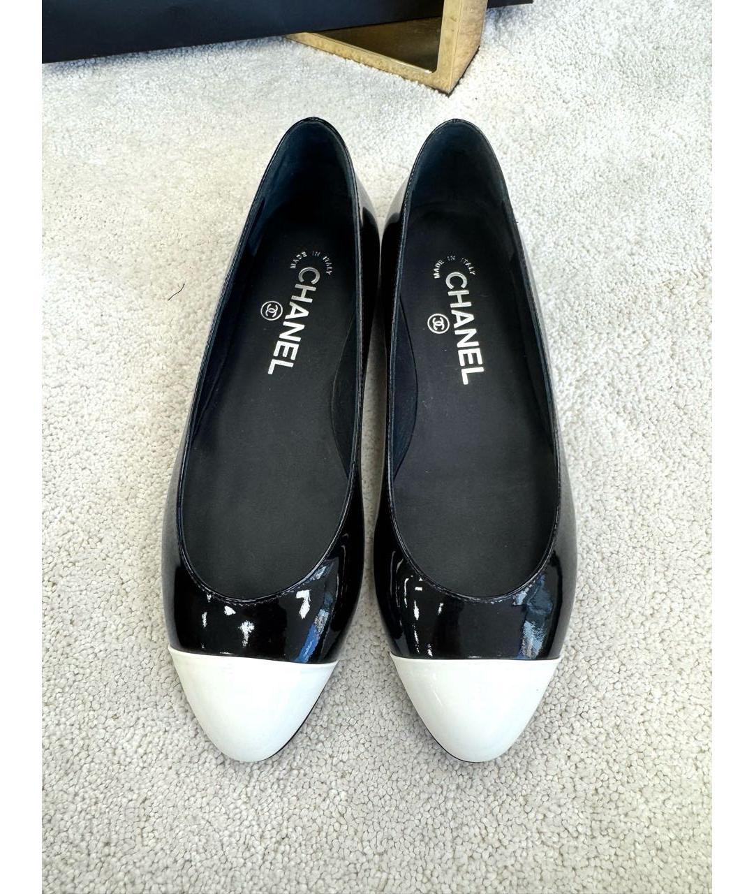 CHANEL Черные балетки из лакированной кожи, фото 2
