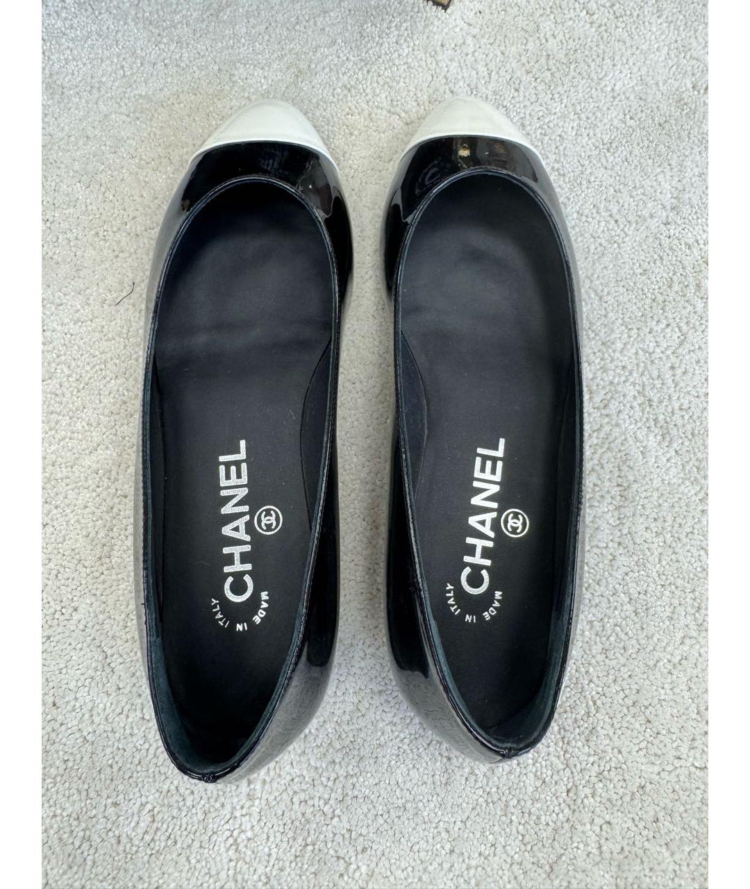 CHANEL Черные балетки из лакированной кожи, фото 3