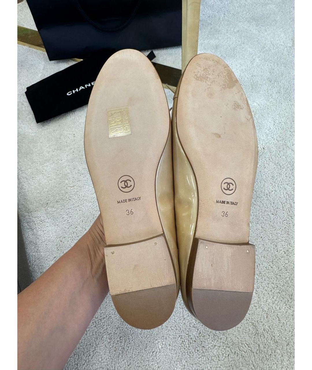 CHANEL Золотые балетки из лакированной кожи, фото 5