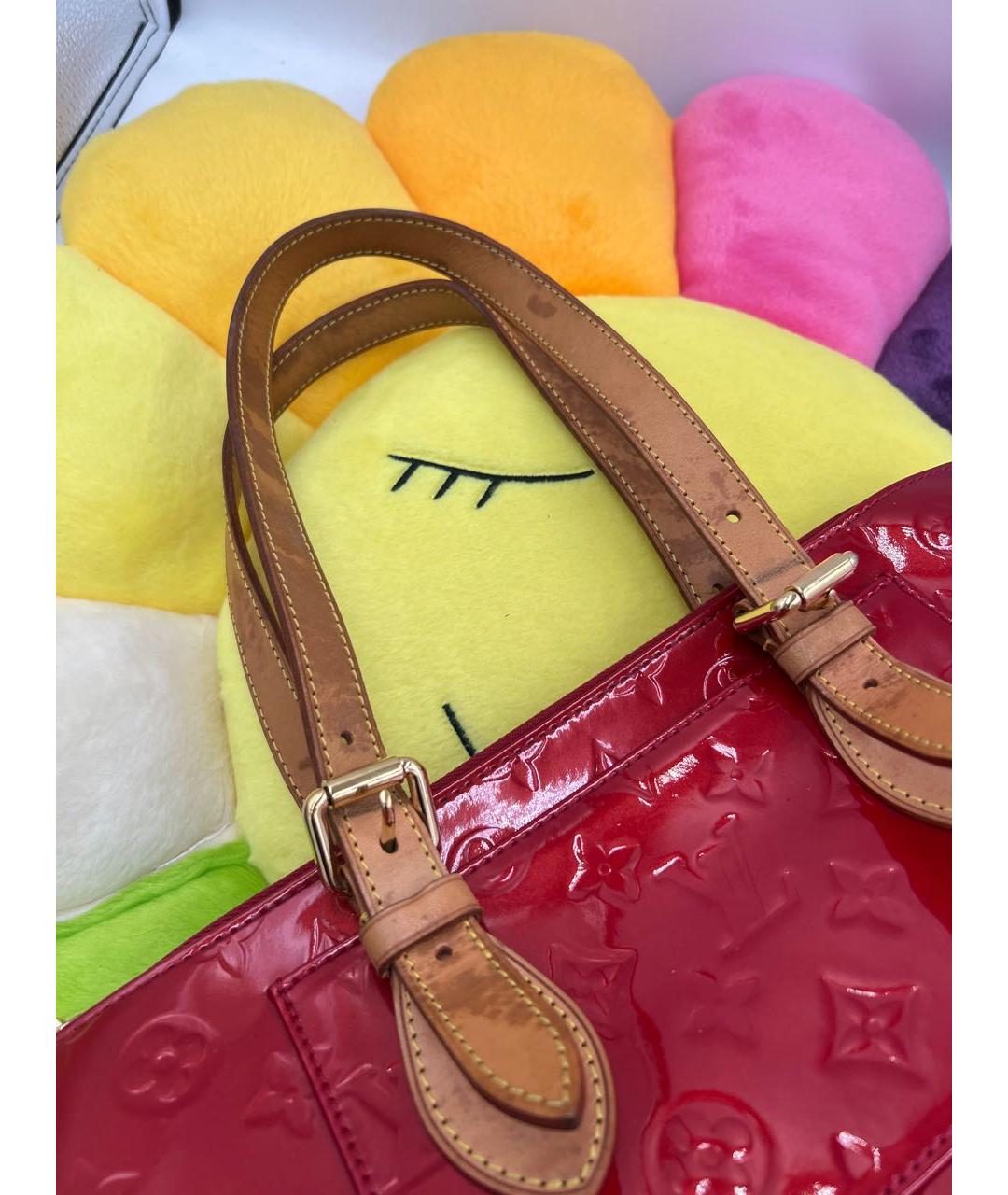 LOUIS VUITTON Красная сумка через плечо из лакированной кожи, фото 3