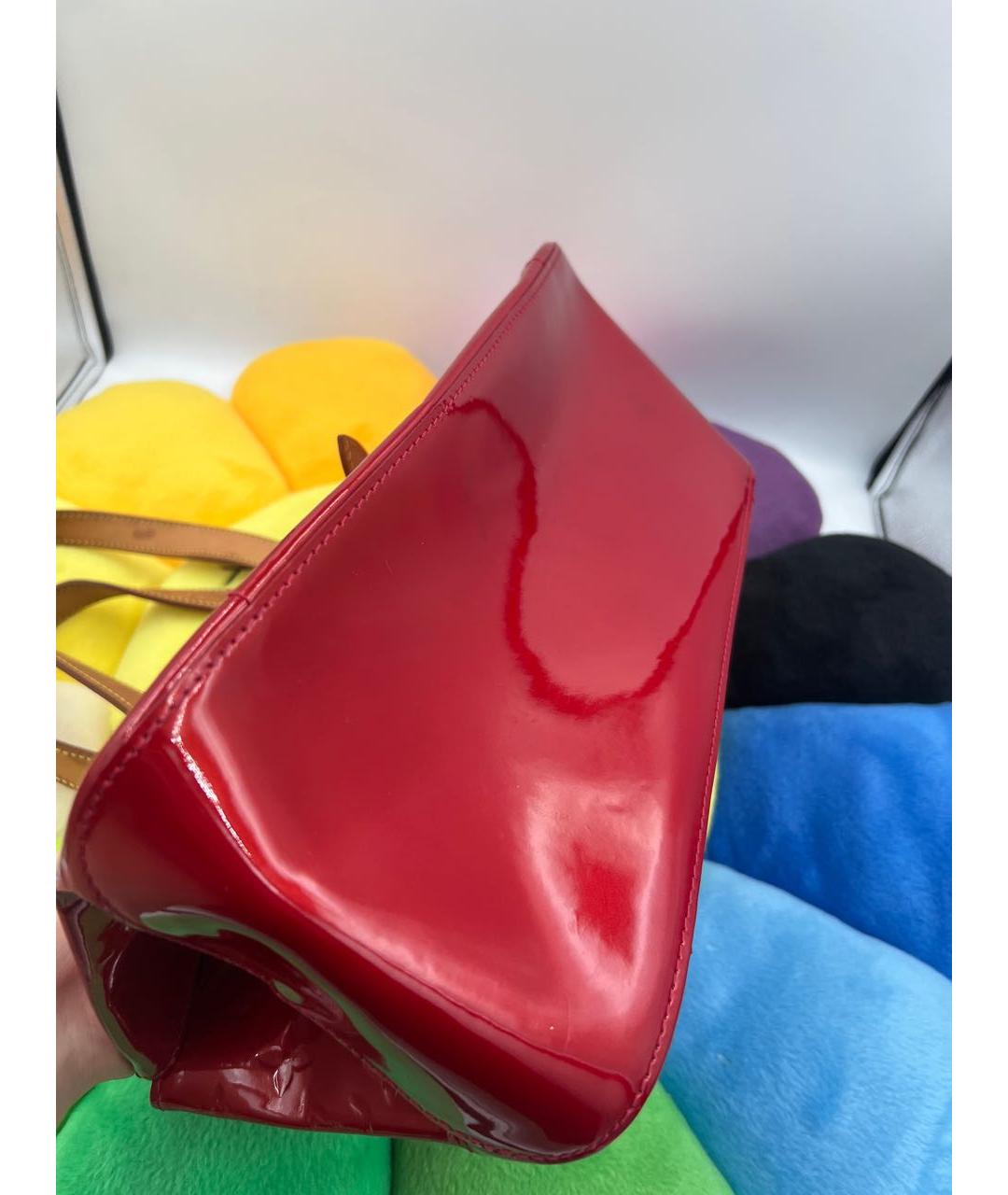 LOUIS VUITTON Красная сумка через плечо из лакированной кожи, фото 4