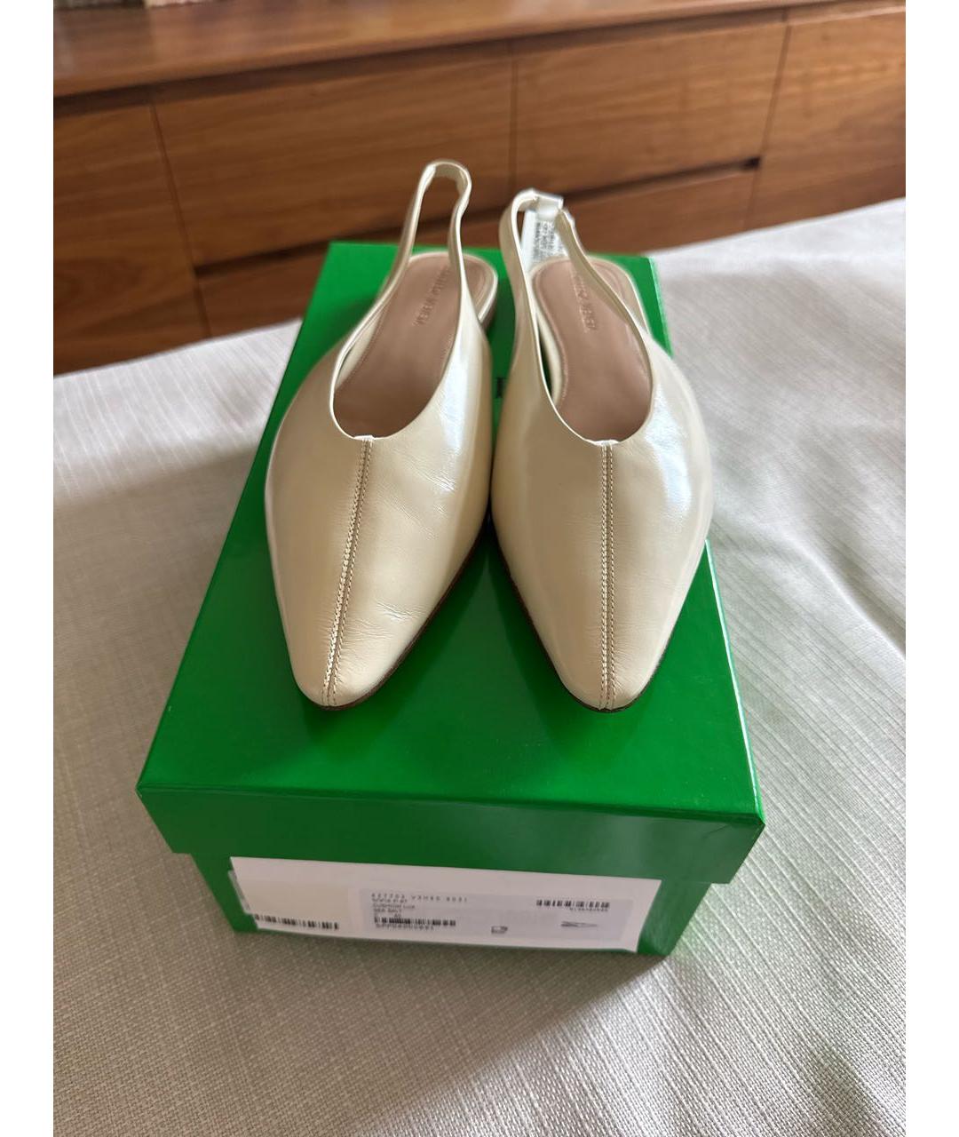 BOTTEGA VENETA Бежевые кожаные балетки, фото 2