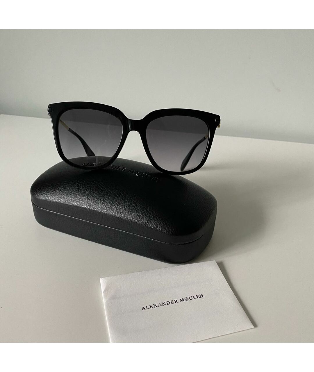 ALEXANDER MCQUEEN Черные пластиковые солнцезащитные очки, фото 4